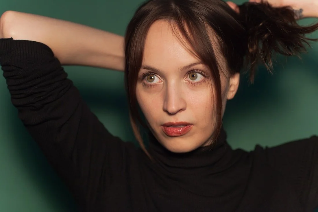  Asia Luna Mohmand   Vita &amp; Material  