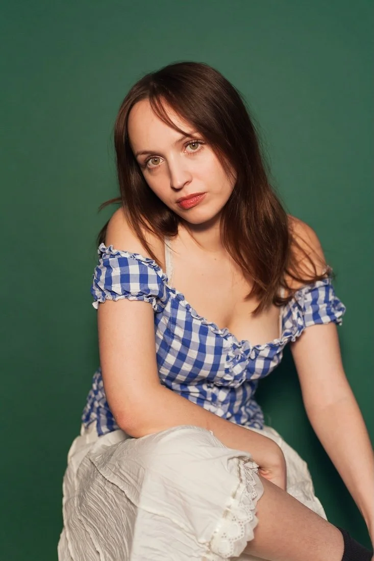  Asia Luna Mohmand   Vita &amp; Material  