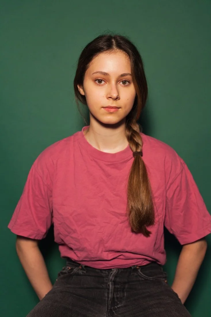  Mathilda T.  2023_Neuer Wind im Alten Land (TV-Serie), Folge: Beke wirbelt auf (AT), Rolle: Laila, Regie: Esther Gronenborn, Produktion: Real Film, Casting: Teresa Depenau   