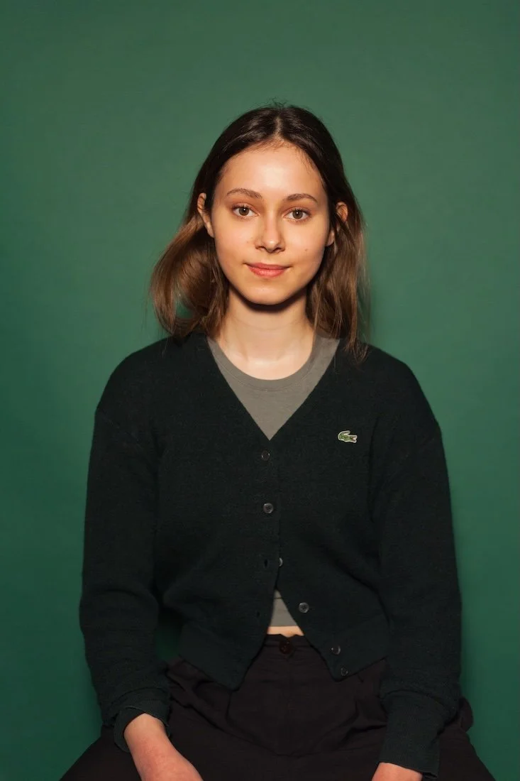  Mathilda T.  2023_Neuer Wind im Alten Land (TV-Serie), Folge: Beke wirbelt auf (AT), Rolle: Laila, Regie: Esther Gronenborn, Produktion: Real Film, Casting: Teresa Depenau   