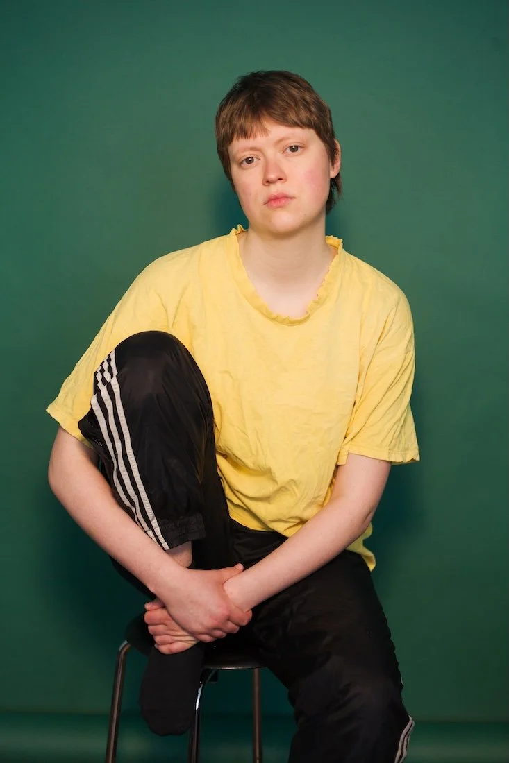  Mika  2022 – 2027_Schauspielstudierend an der Folkwang Universität der Künste   Vita &amp; Material  