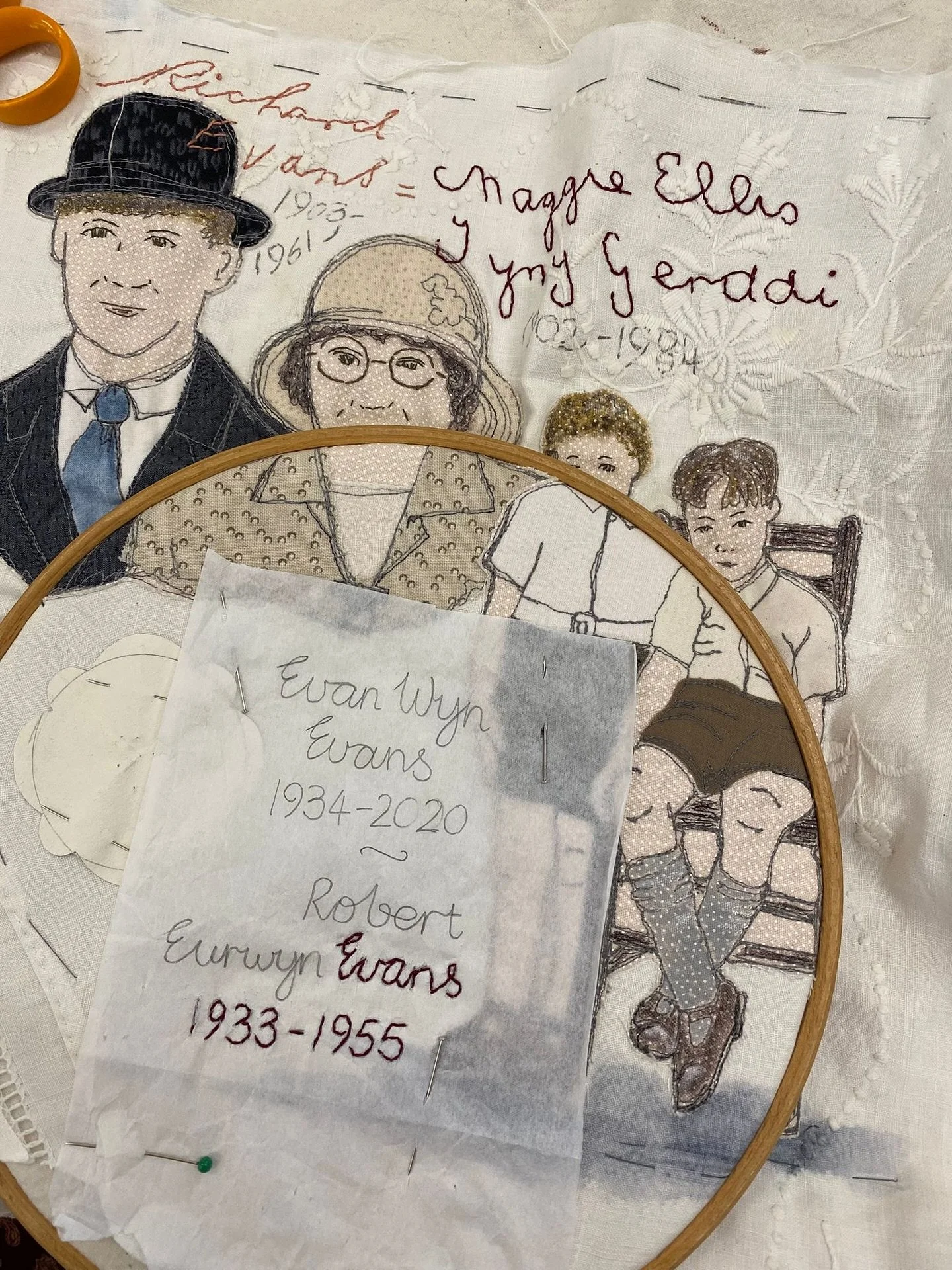 Family History in Stitch. 🧵swipe to see

Eighteen weeks of stories, sewn by hand.
Led by the brilliant @carolbartlettart ,
our stitchers are creating heirloom books 
filled with memory, love, and discovery.

They&rsquo;re using hand and machine embr