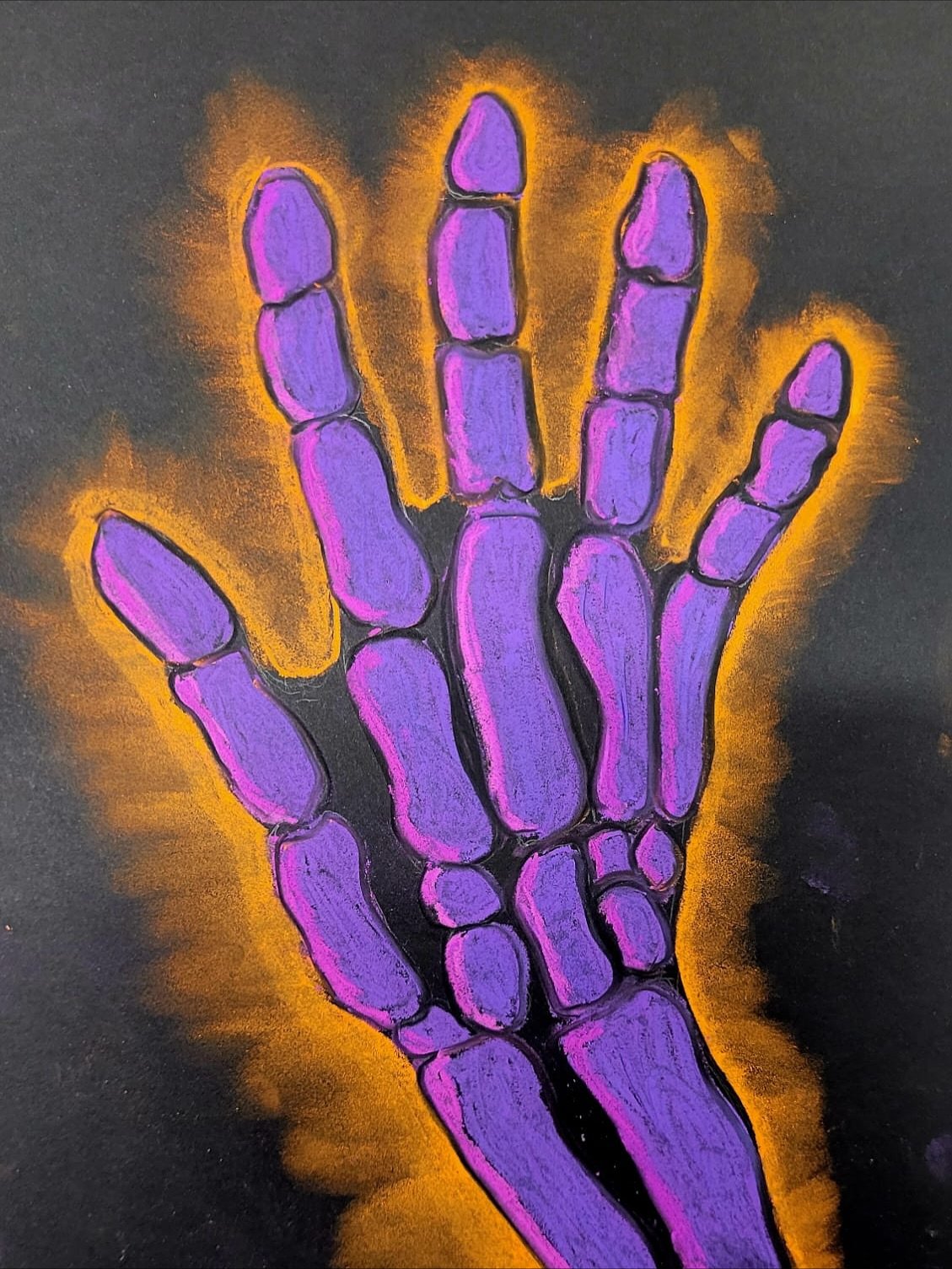 Spooky season came alive in the studio this week 👻🦴

Our How to Draw group, led by the brilliant @katebroadhurststudio went full skeleton-mode&hellip;
Studying funny bones.

Exploring shapes and structure.
And then turning it all into bold, pastel 