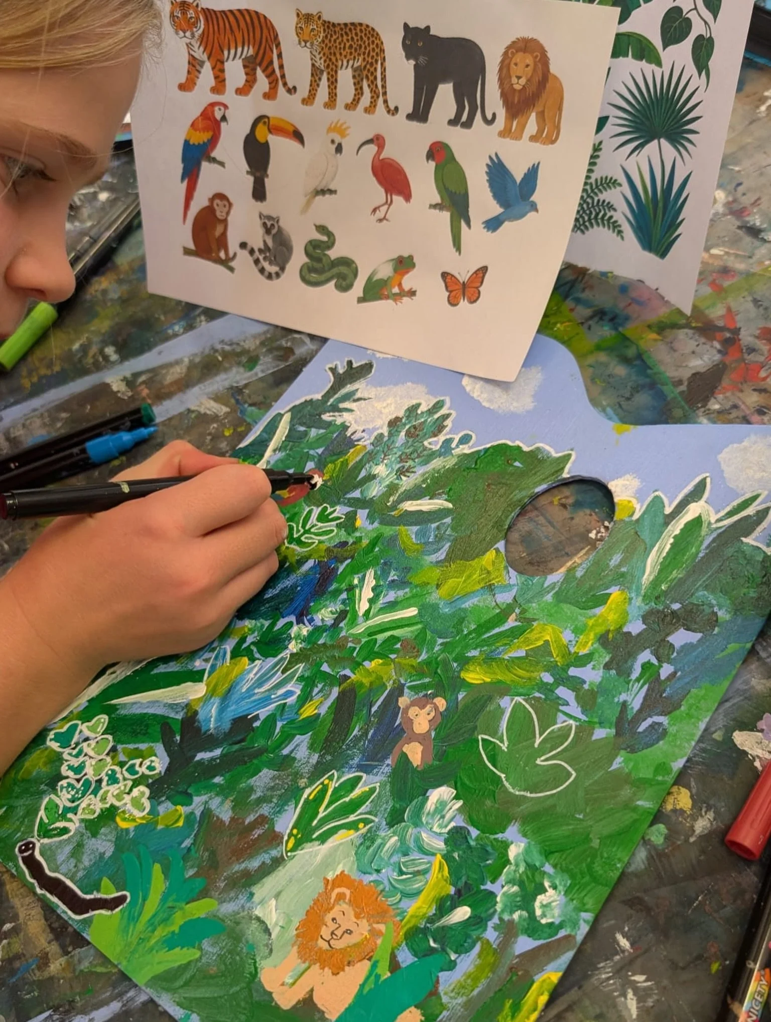 🌿 Into the jungle we go! 

Our Sketchbook artists went wild this week, inspired by the incredible jungle paintings of Henri Rousseau.

With @amandaturnerart they looked at his dense, dreamlike jungles. Huge overlapping leaves. Rich greens. Bright fl