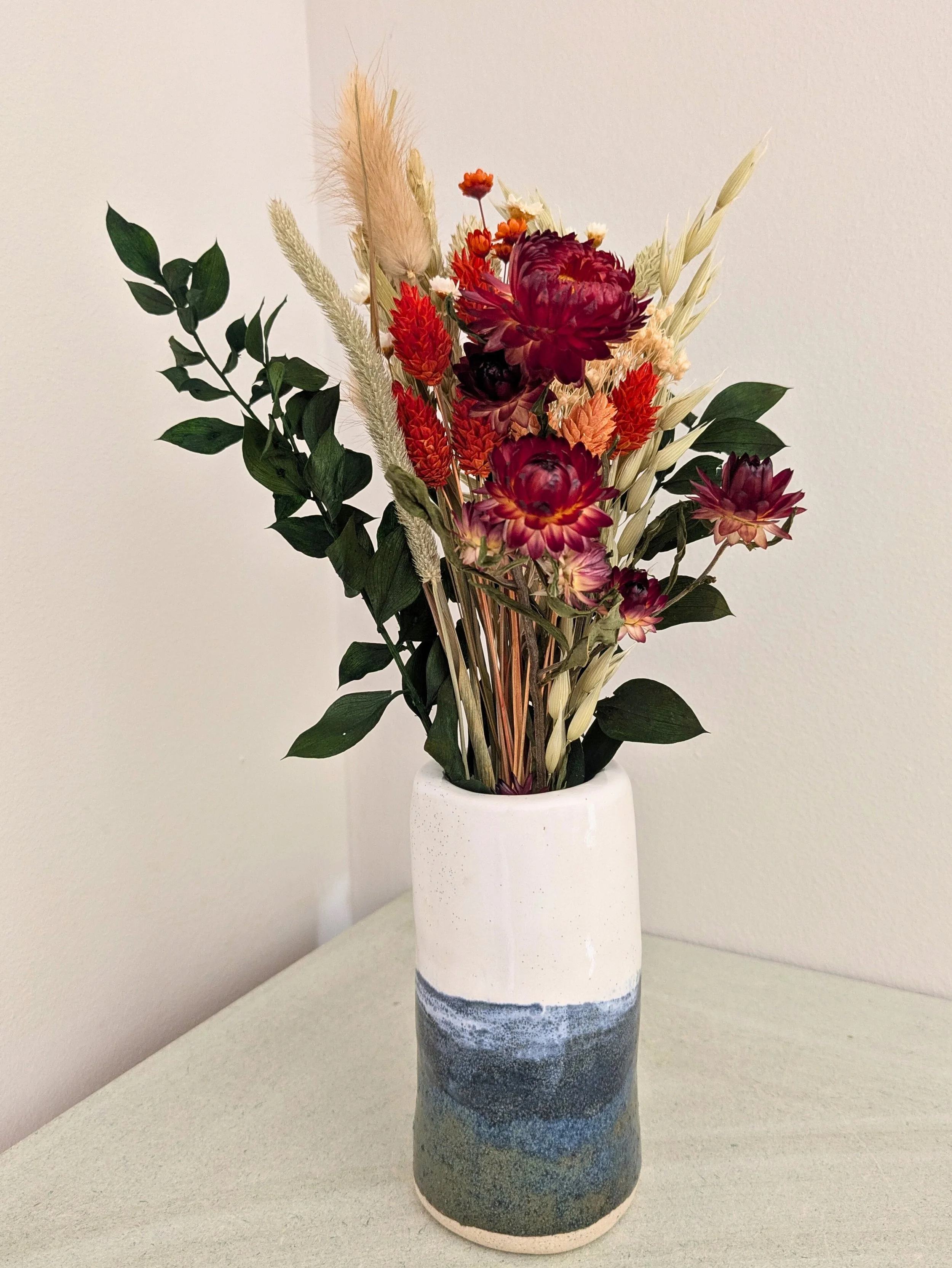 1_bw vase wbouquet.jpg