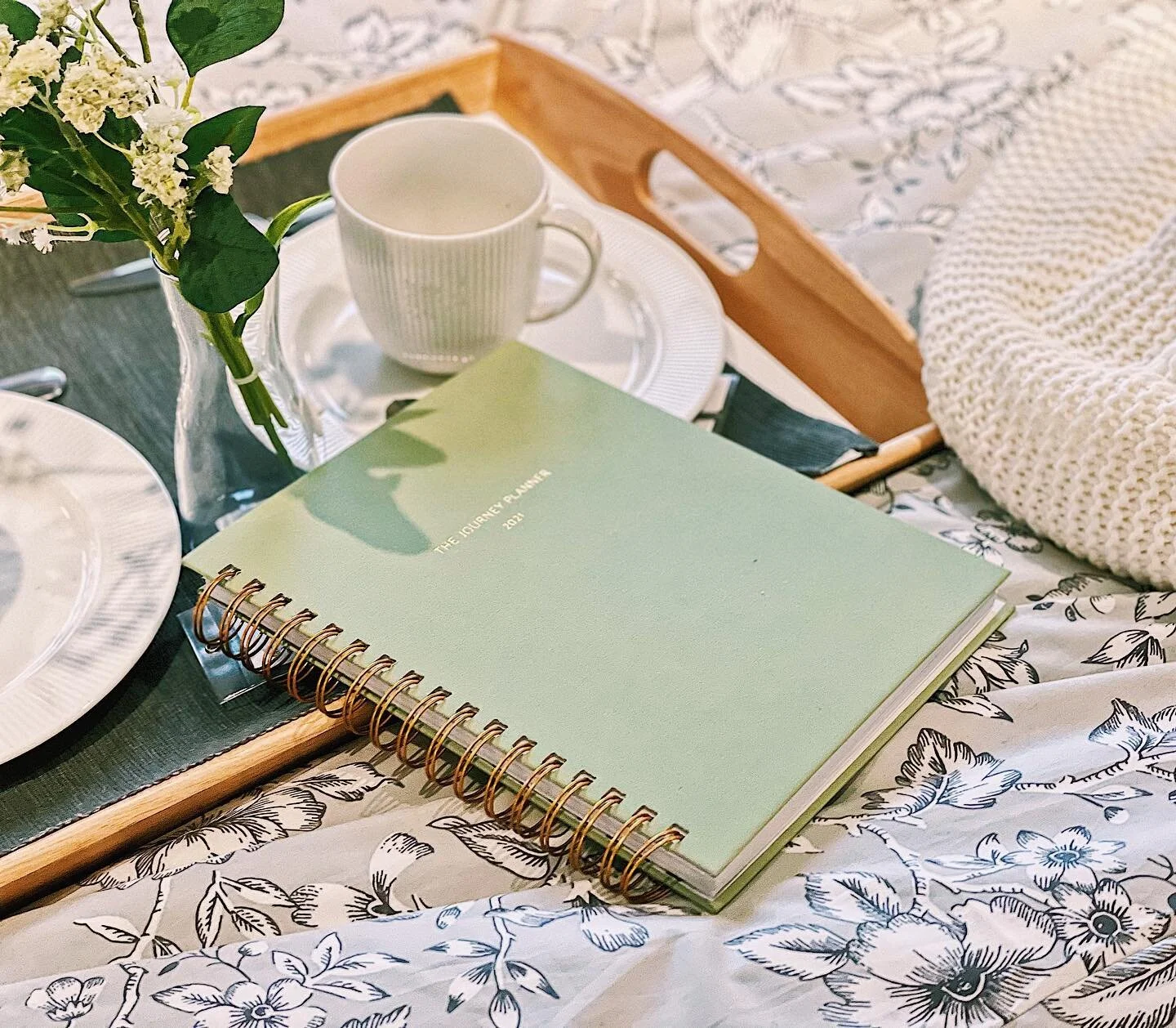 Waiting to plan out this year with positivity &amp; gratitude ☕️✨

#thejourneyplanner #2021 #2021planner #plannercommunity #planneraddict #ithakaco