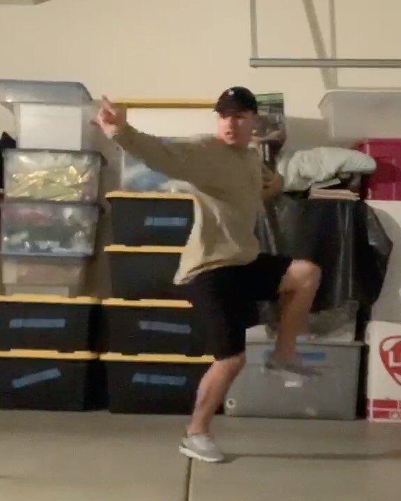 This goes HARD!! We have a brand new tutorial taught by a guest instructor from @grvdnc, @eddieflorez_ up on our channel! If you want to learn how to hit stronger, move faster, or in general practice picking up your choreo, be sure to take his class!
