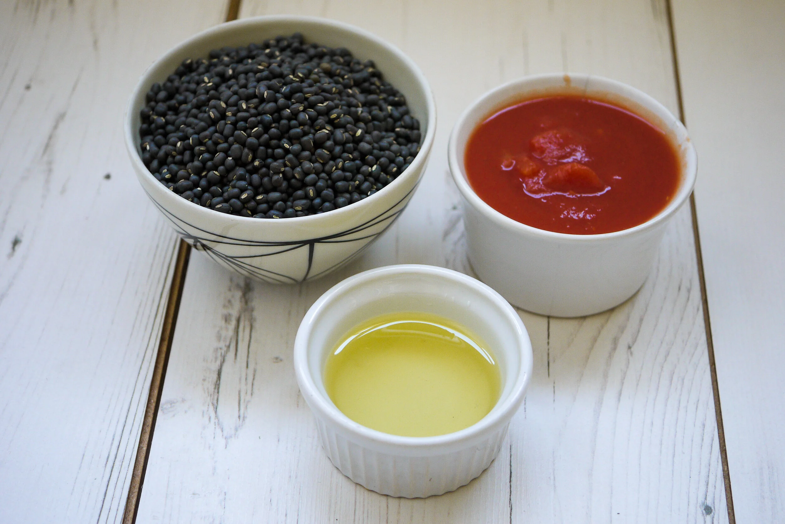 Black lentils, ginger, garlic, garam masala, turmeric, coriander