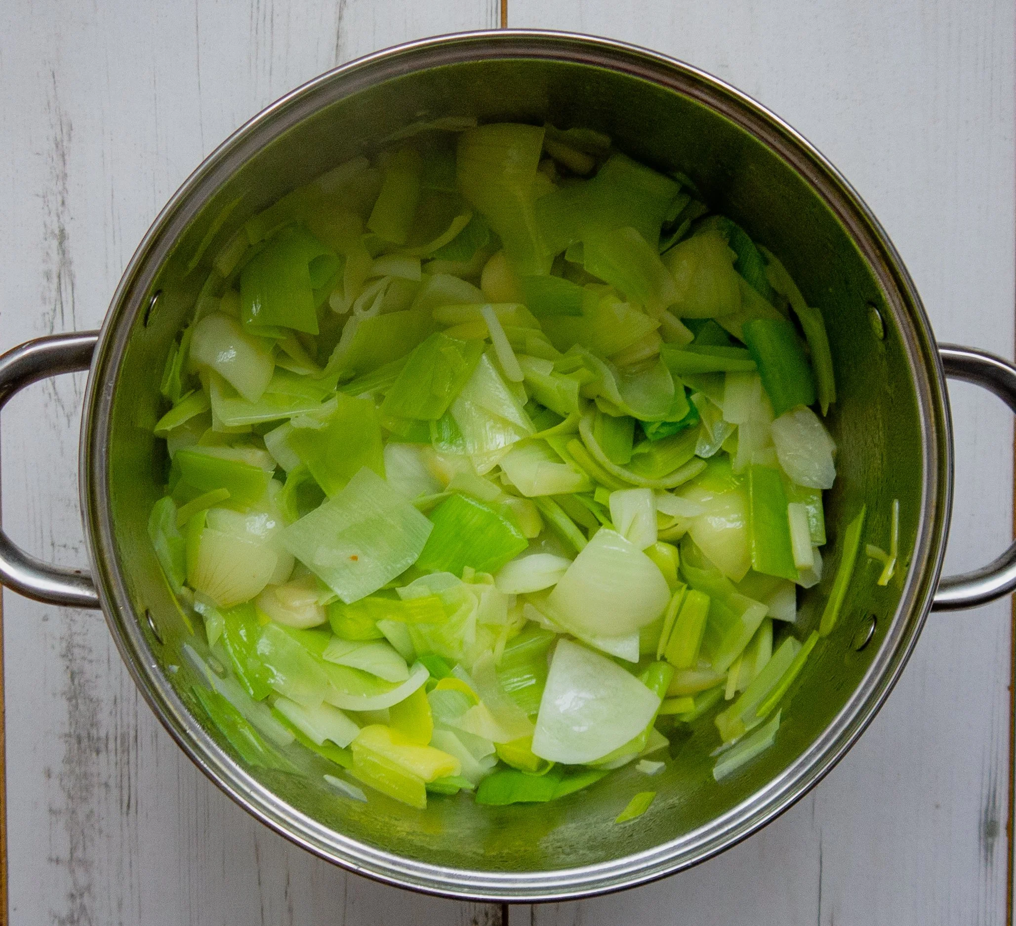 Delicious vegan and glutenfree leek and potato soup, with onions