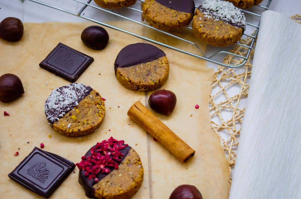 Chestnut &amp; chocolate cookies
