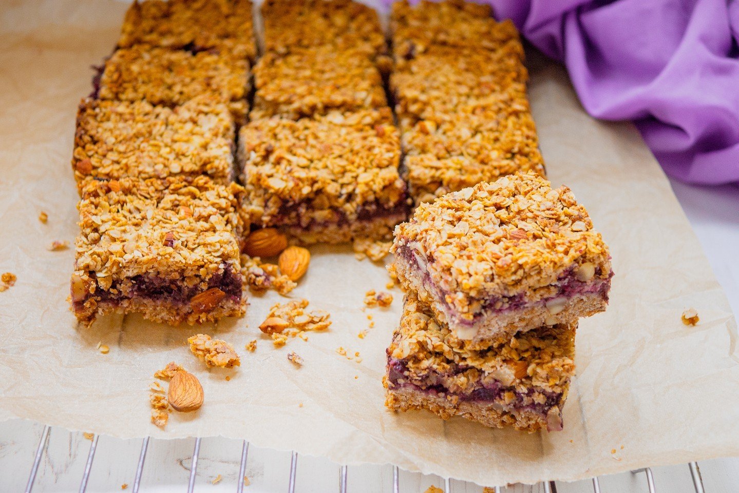 𝐂𝐡𝐞𝐫𝐫𝐲 𝐁𝐚𝐤𝐞𝐰𝐞𝐥𝐥 𝐟𝐥𝐚𝐩𝐣𝐚𝐜𝐤𝐬

VEGAN II GLUTEN FREE II DAIRY FREE II SOY FREE I REFINED SUGAR FREE

Who doesn&rsquo;t love a flapjack over here in the UK? They are usually made with lots of sugar and golden syrup, which tastes yumm