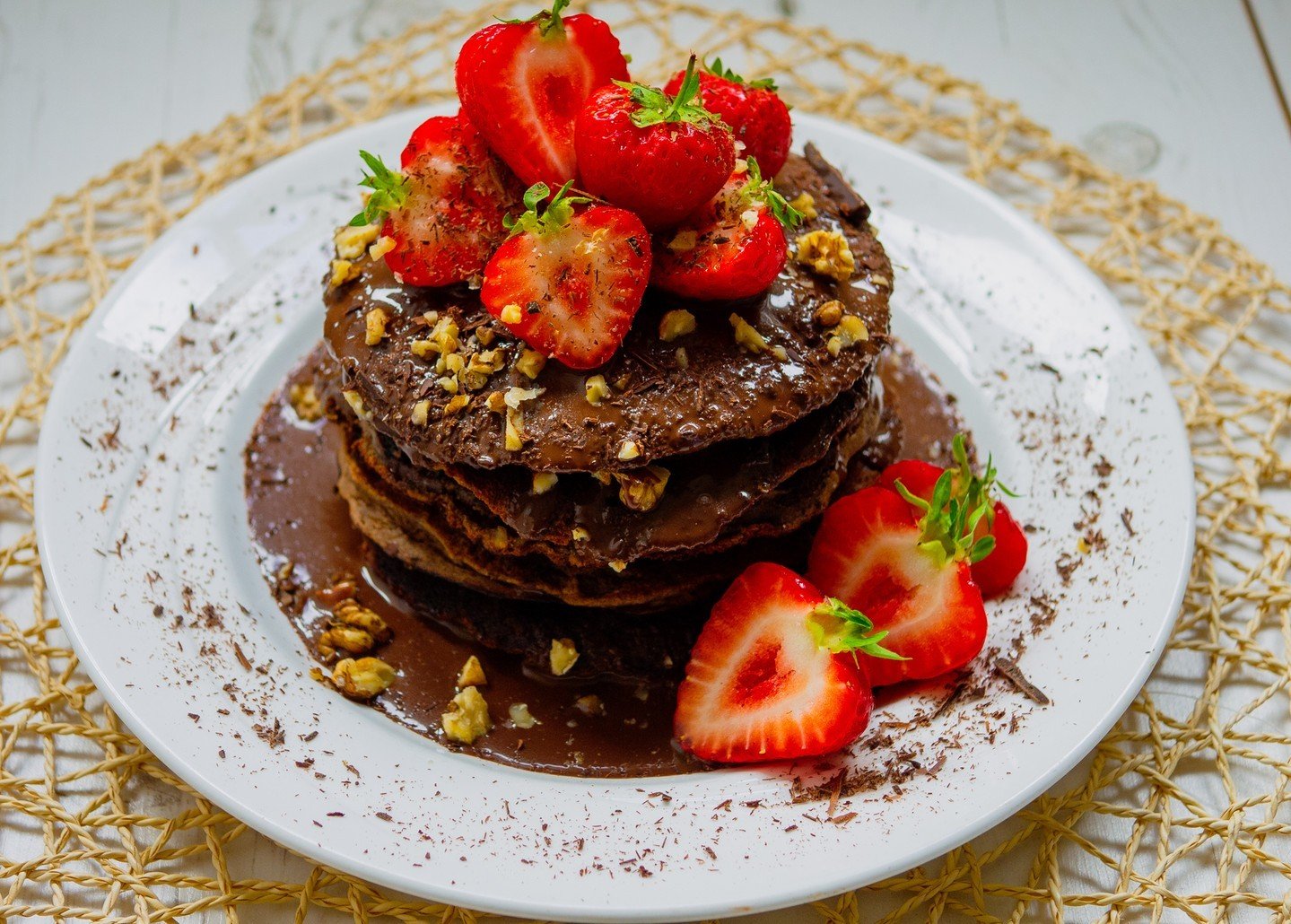 𝐂𝐡𝐨𝐜𝐨𝐥𝐚𝐭𝐞 𝐛𝐫𝐨𝐰𝐧𝐢𝐞 𝐩𝐚𝐧𝐜𝐚𝐤𝐞𝐬

GLUTEN FREE II DAIRY FREE II SOY FREE  II VEGAN

This recipe is so incredibly indulgent you would find it hard to believe it&rsquo;s breakfast and not dessert. However, you could serve this with som