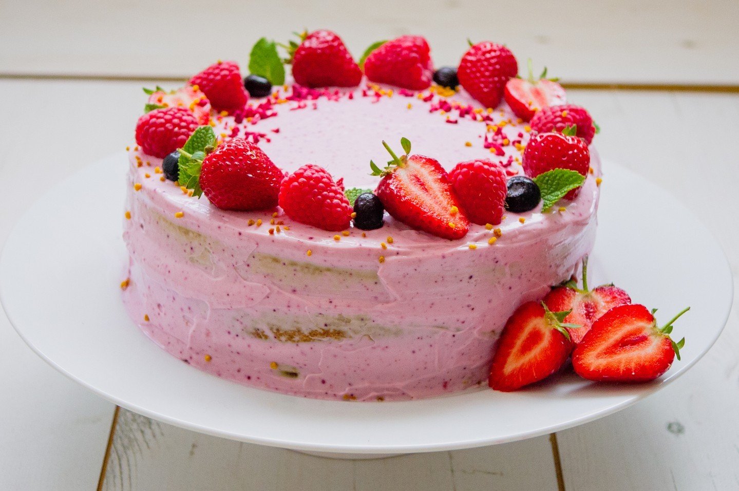 𝐕𝐞𝐠𝐚𝐧 𝐜𝐚𝐤𝐞 𝐰𝐢𝐭𝐡 𝐬𝐮𝐦𝐦𝐞𝐫 𝐟𝐫𝐮𝐢𝐭𝐬

GLUTEN FREE II REFINED SUGAR FREE II DAIRY FREE II SOY FREE II VEGAN

🍰🍒🍓🍰 🎂🍰🍒🍓🍰 🎂🍰🍒🍓🍰 🎂🍰🍒🍓🍰 🎂

This is a stunning vegan summer cake, Its beautifully light, moist with a crea