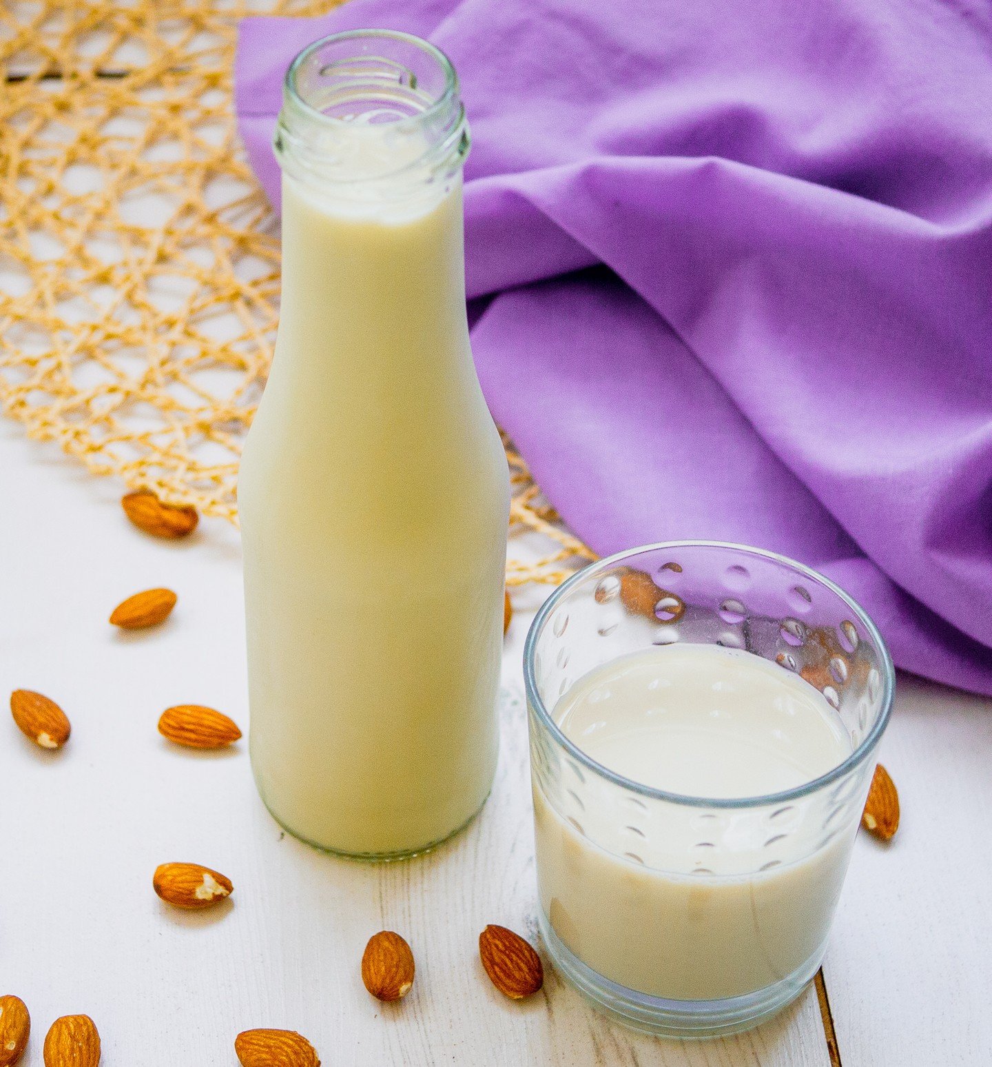 𝐇𝐨𝐦𝐞𝐦𝐚𝐝𝐞 𝐑𝐚𝐰 𝐀𝐥𝐦𝐨𝐧𝐝 𝐌𝐢𝐥𝐤 🥛

DAIRY FREE II GLUTEN FREE II VEGAN II KETO II PALEO 

Homemade nut milks 🥛 are so much easier to make than you think, far cheaper and tastier. milk with 3 ingredients. Almonds, water and a pinch of s