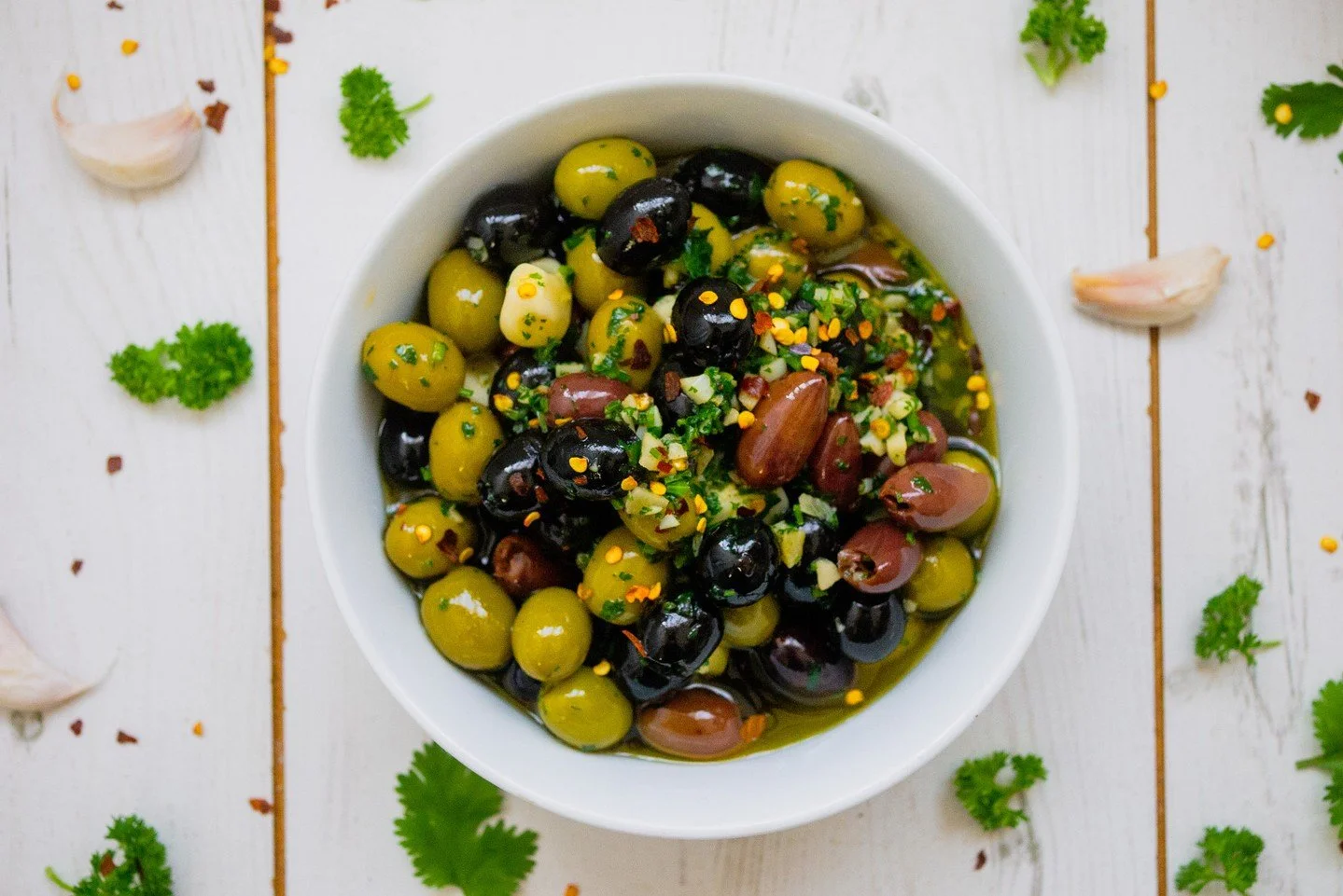 𝐐𝐮𝐢𝐜𝐤, 𝐄𝐚𝐬𝐲, 𝐌𝐚𝐫𝐢𝐧𝐚𝐝𝐞𝐝 𝐎𝐥𝐢𝐯𝐞𝐬

GLUTEN FREE II SUGAR-FREE II DAIRY FREE II VEGAN II SESAME FREE II EGG FREE II NUT FREE II FISH FREE II SHELLFISH FREE II TOP 14 FREE

These marinated olives are perfect for snacking, festive gat