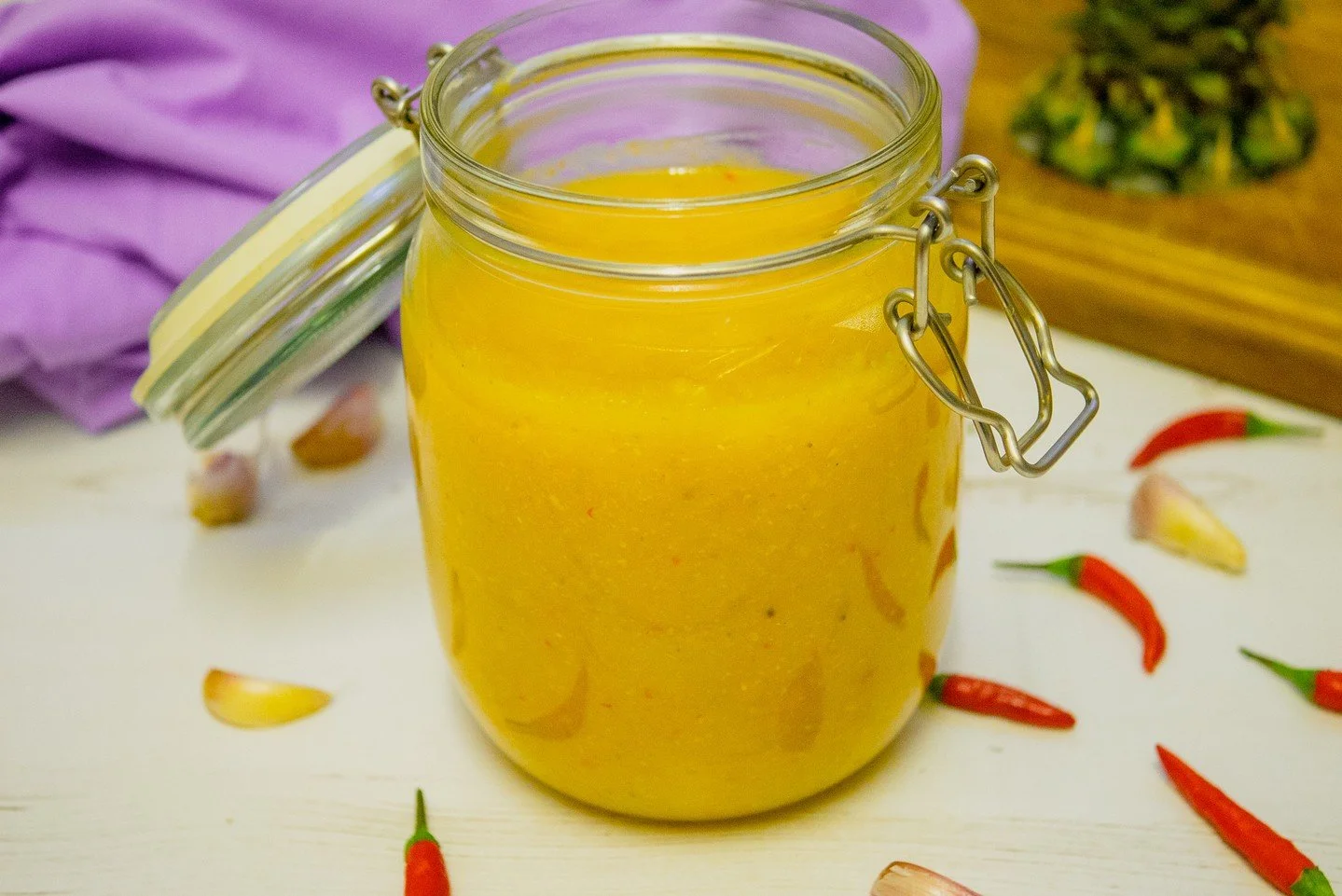 𝐏𝐢𝐧𝐞𝐚𝐩𝐩𝐥𝐞 𝐬𝐰𝐞𝐞𝐭 𝐜𝐡𝐢𝐥𝐥𝐢 𝐬𝐚𝐮𝐜𝐞🌶️🍍

PALEO II DAIRY FREE II GLUTEN FREE II SOY FREE II NUT FREE II VEGAN

This is such an exquisite alternative to the normal sweet chilli sauce. It&rsquo;s so fruity, has notes of lime and is sw