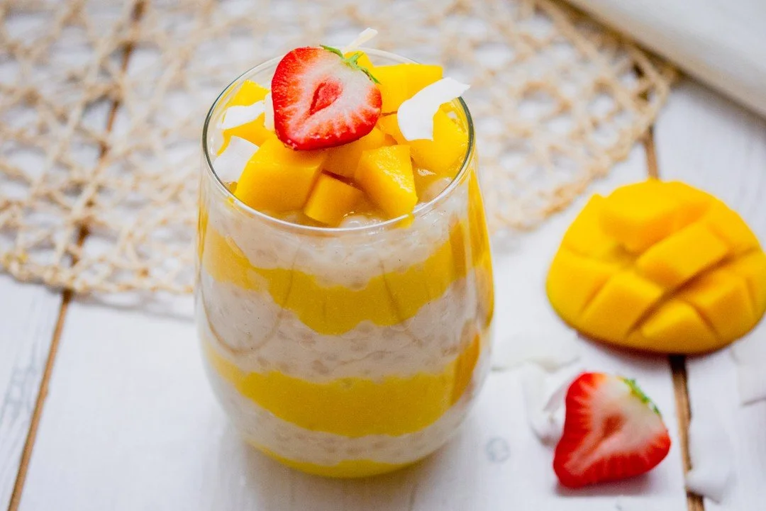 𝐌𝐚𝐧𝐠𝐨 𝐚𝐧𝐝 𝐜𝐨𝐜𝐨𝐧𝐮𝐭 𝐭𝐚𝐩𝐢𝐨𝐜𝐚 𝐩𝐮𝐝𝐝𝐢𝐧𝐠

 GLUTEN FREE II DAIRY FREE II VEGAN II SOY FREE II REFINED SUGAR FREE 

This is such a comforting pudding to eat, creamy and silky with squidgy soft gelatinous tapioca pearls paired with