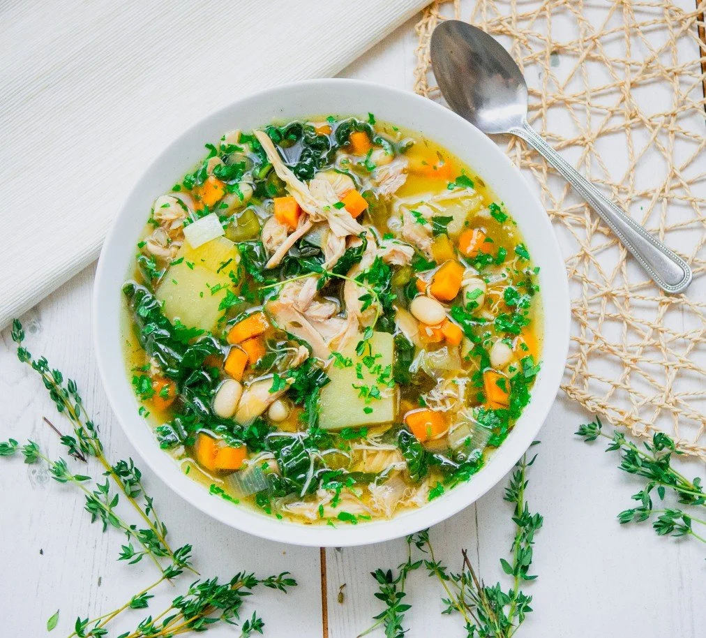 𝐂𝐡𝐢𝐜𝐤𝐞𝐧 𝐂𝐚𝐬𝐬𝐞𝐫𝐨𝐥𝐞

PALEO II GLUTEN FREE II SOY FREE II DAIRY FREE II NUT FREE II SESAME FREE

This healthy slow-cooker chicken casserole is so easy to make. It&rsquo;s a one-pot casserole. Just throw the ingredients in a slow cooker, 