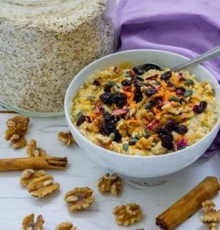 𝐂𝐚𝐫𝐫𝐨𝐭 𝐜𝐚𝐤𝐞 𝐩𝐨𝐫𝐫𝐢𝐝𝐠𝐞 𝐛𝐫𝐞𝐚𝐤𝐟𝐚𝐬𝐭 𝐛𝐨𝐰𝐥!

GLUTEN FREE II DAIRY FREE II SOY FREE II VEGAN
.
This is what a healthy breakfast looks like. Nourishing and satisfying!
This⠀recipe is extraordinary. I have made this so many times