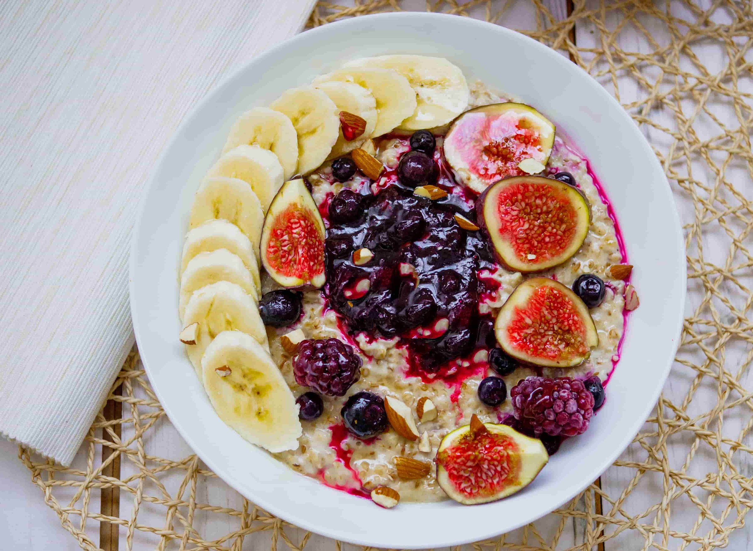 Creamy porridge with blueberries &amp; figs