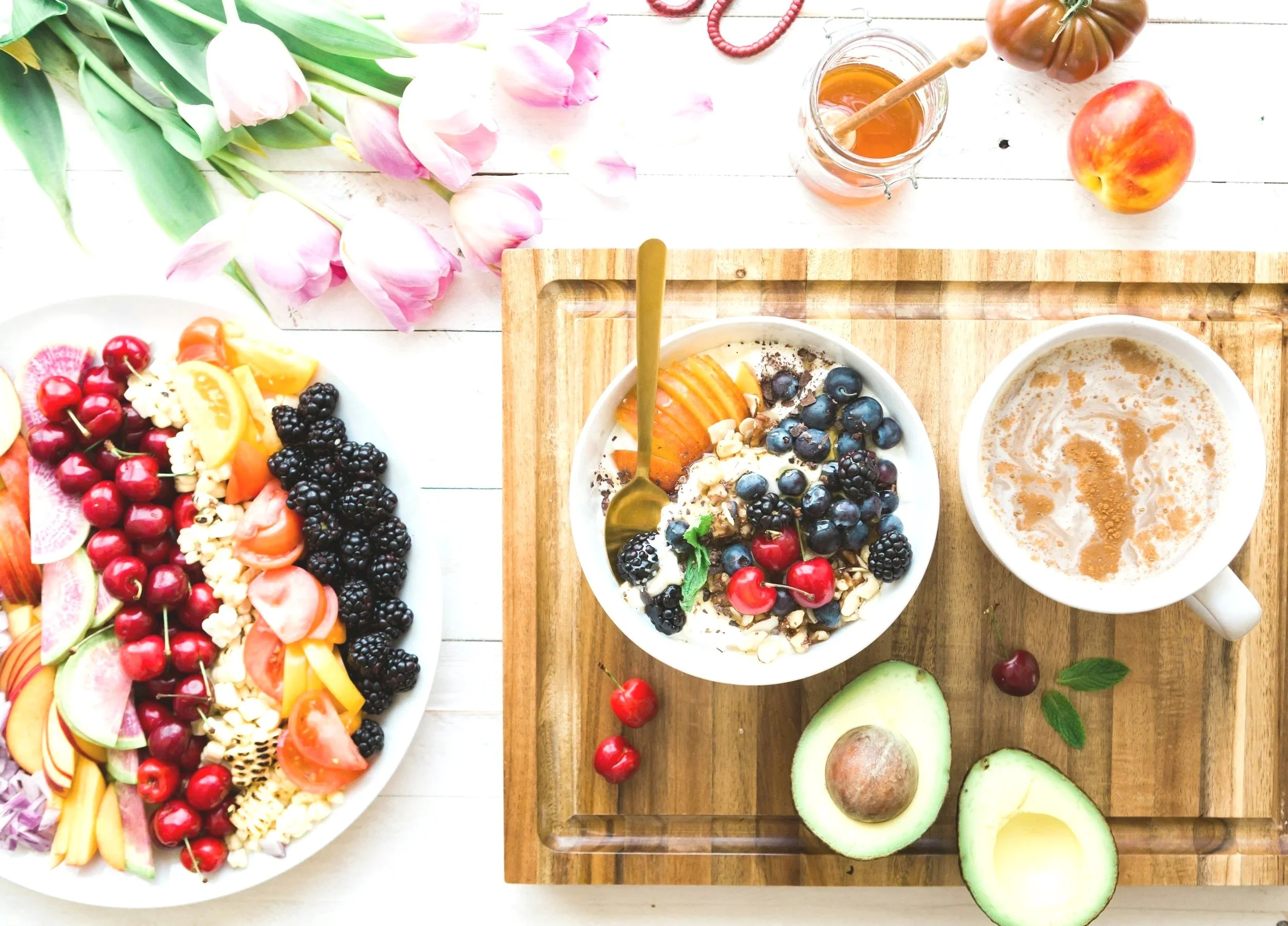 healthy berries and oats breakfast bowl
