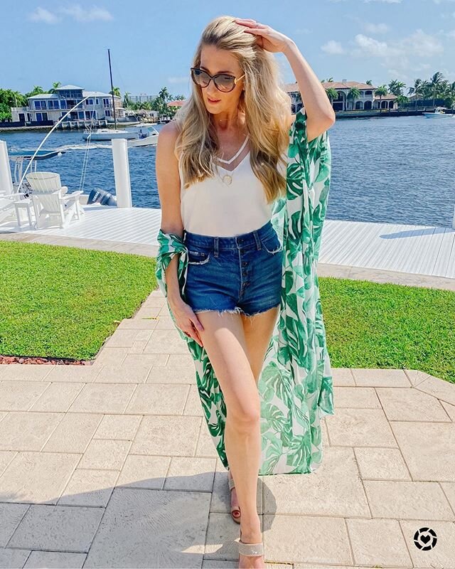 Happy Tuesday my loves. Currently enjoying a glass of Cabernet, while the kids play Mario Odyssey on the @nintendo switch. My daughter just defeated Bowser indefinitely and is doing a victory dance. I love watching how excited Ben gets watching Avery