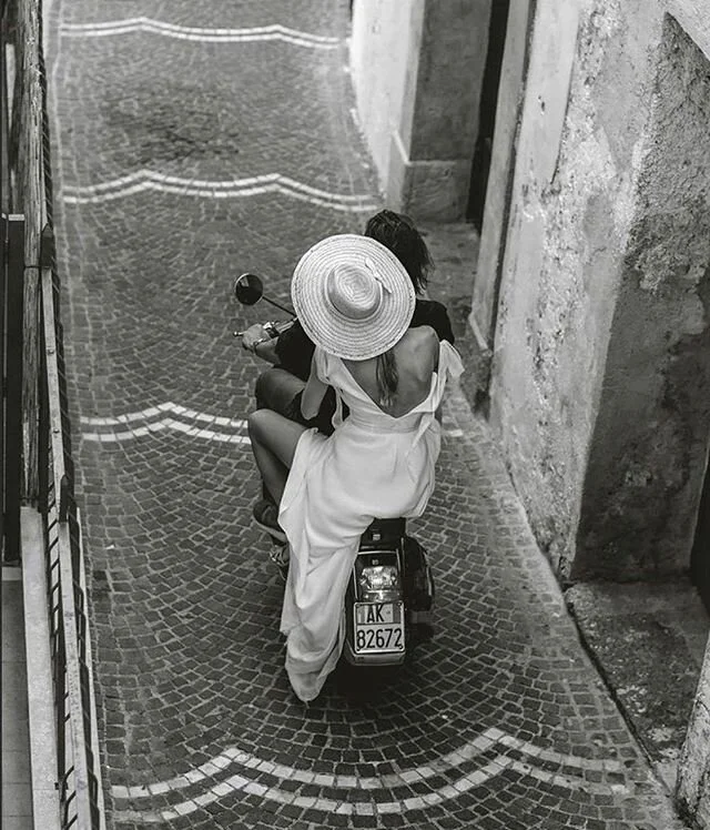 How we intend to travel to work every day from now .
.
📸: @61secondsoflove 
#minimalist #neutrals #aestheticfeed #aestheticfashion #fashionblogger #minimalstyledaily #discoverunder1k