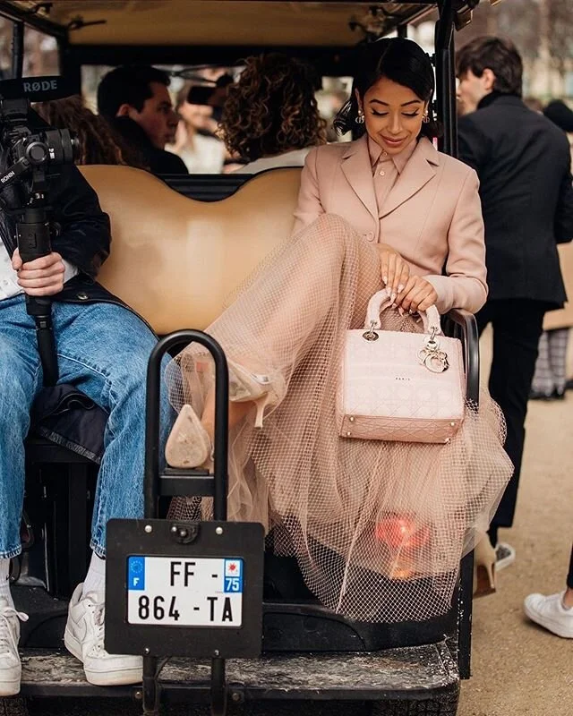 Us heading to the department store like @lizakoshy in Dior
.
.
📸: @collagevintage2 
#aestheticpage #neutralstyle #styledujour #effortlesschic #fashionaddict #neutralshades #discoverunder1k