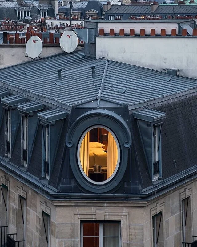 Bonne nuit Paris
.
.
📸: @toits_de_paris 
#parisvibes #parisiennestyle #aestheticfeeds #neutralfeed #parisstyle #minimalismo #discoverunder1k