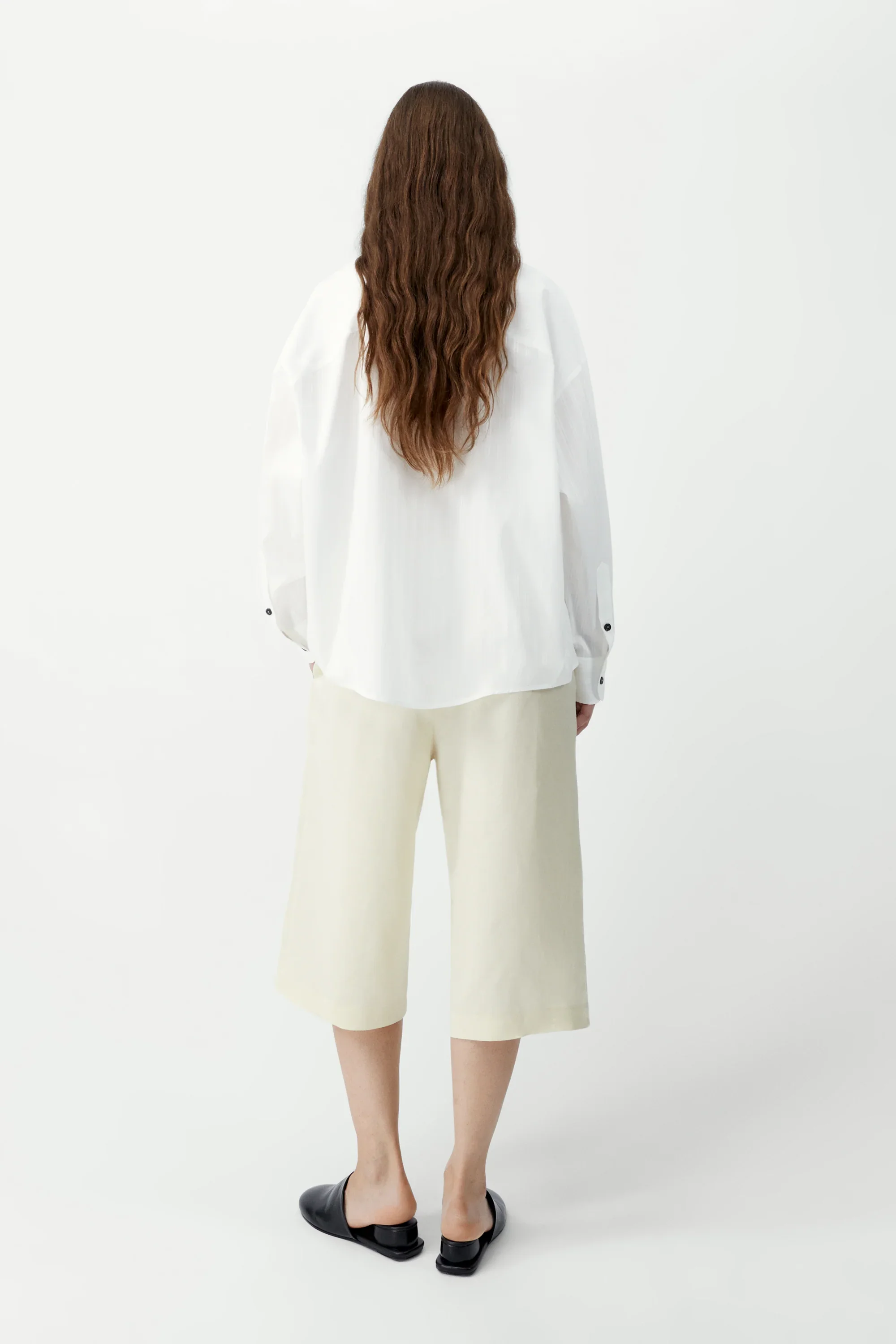 cordera-ss26-oversized-lace-shirt-white-3.webp