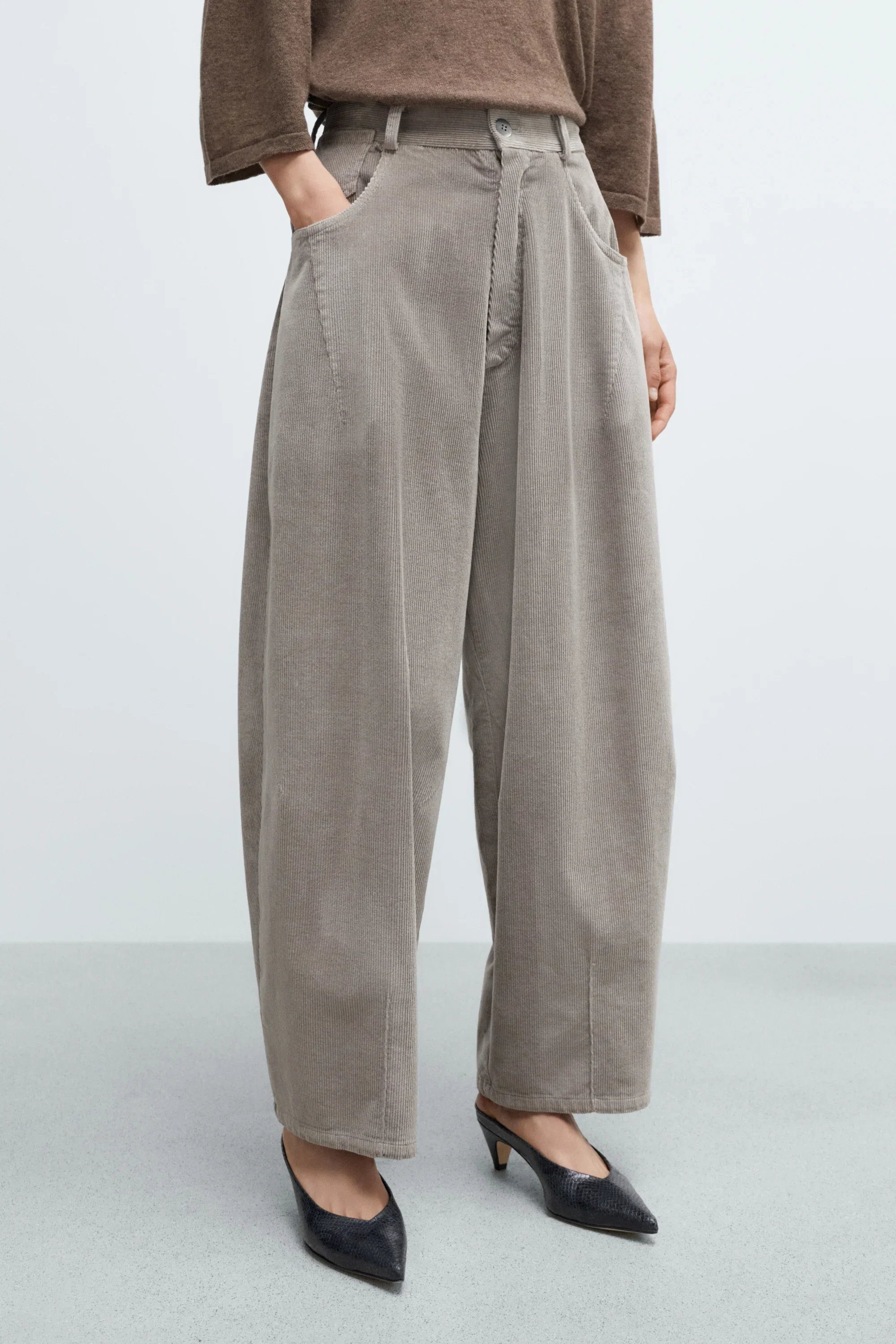 cordera-resort-26-corduroy-baggy-pants-cobblestone-2.webp