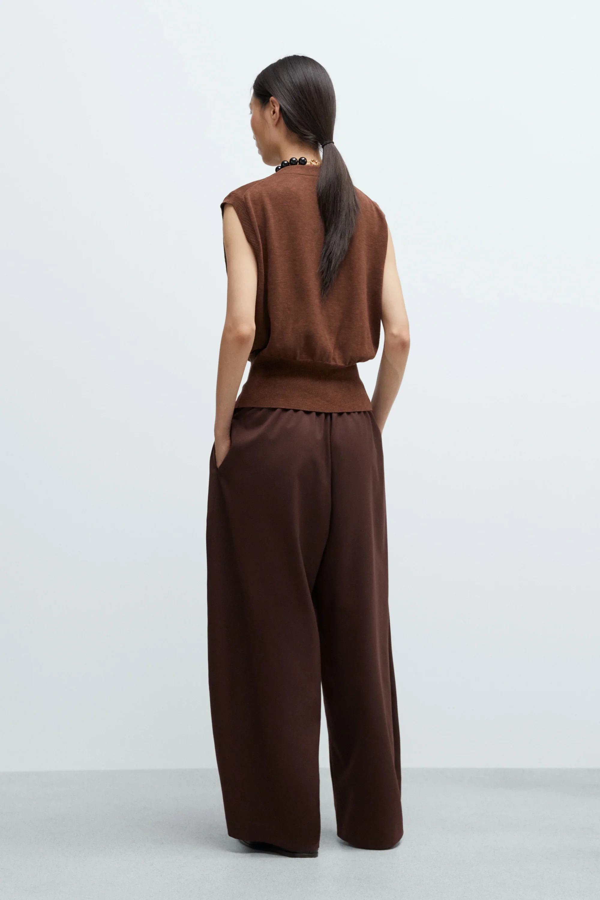 cordera-resort-26-flecked-cotton-waistcoat-russet-3.webp