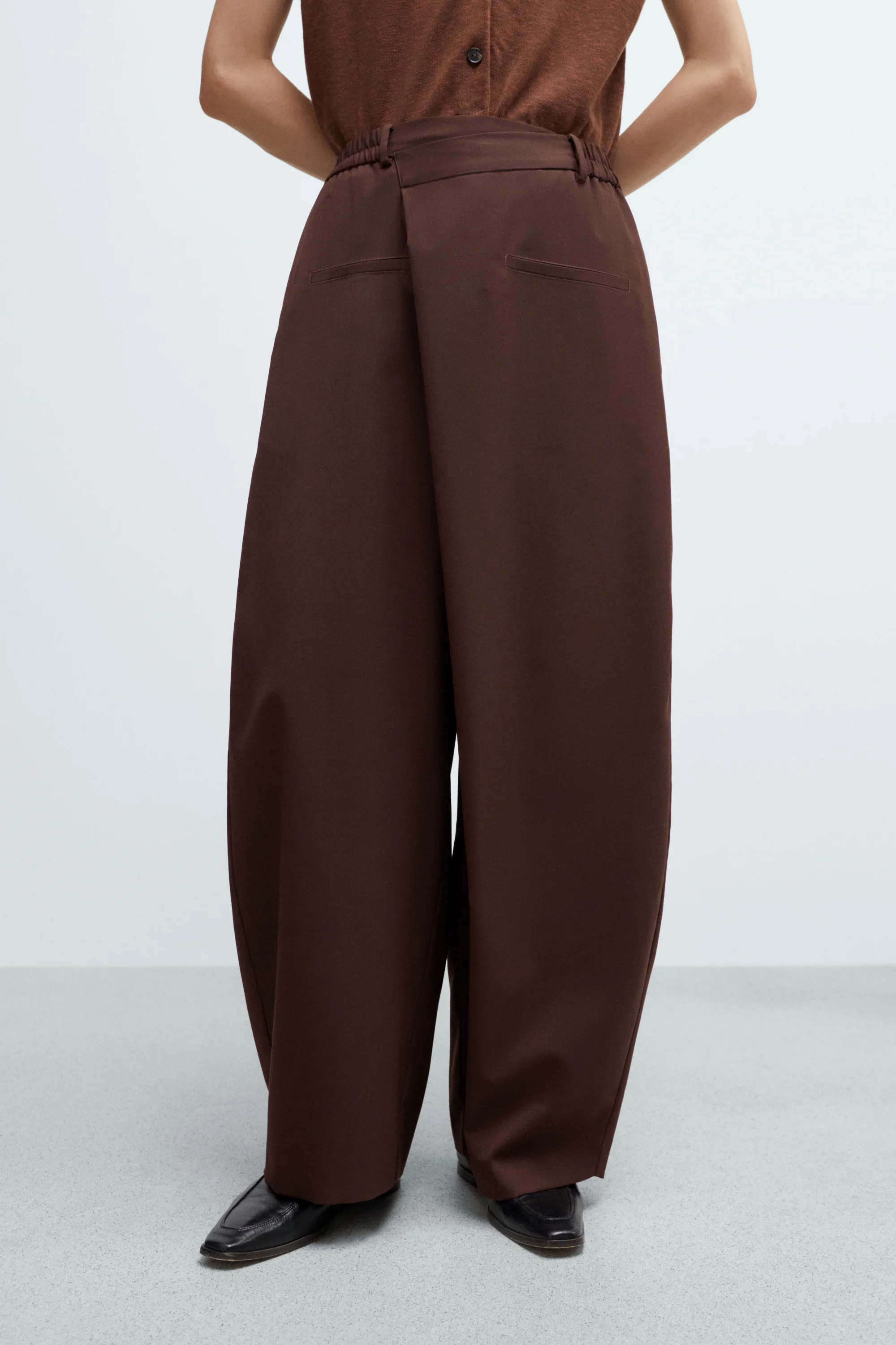 cordera-resort-26-tailored-crossover-pants-burgundy-1.webp