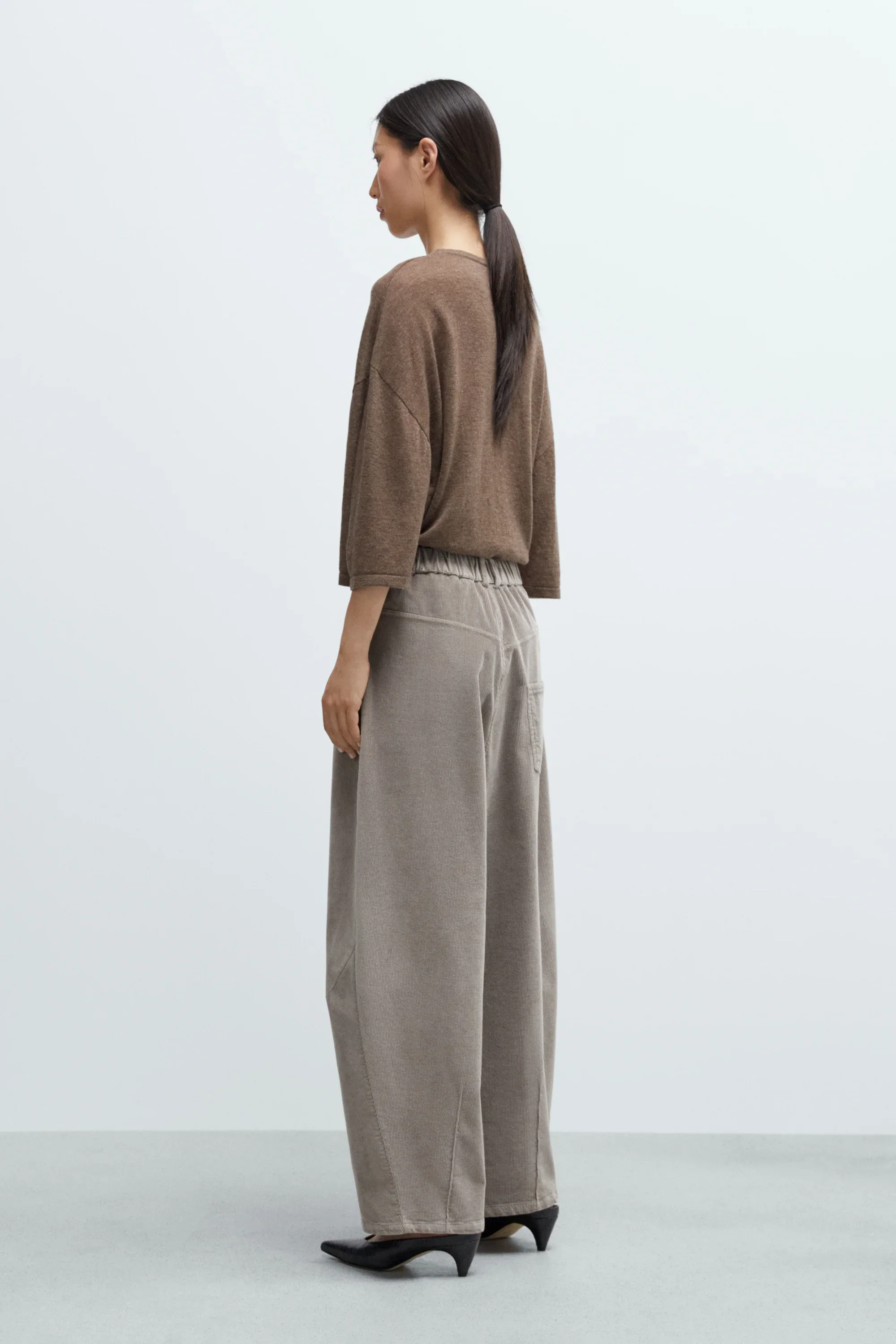 cordera-resort-26-corduroy-baggy-pants-cobblestone-3.webp