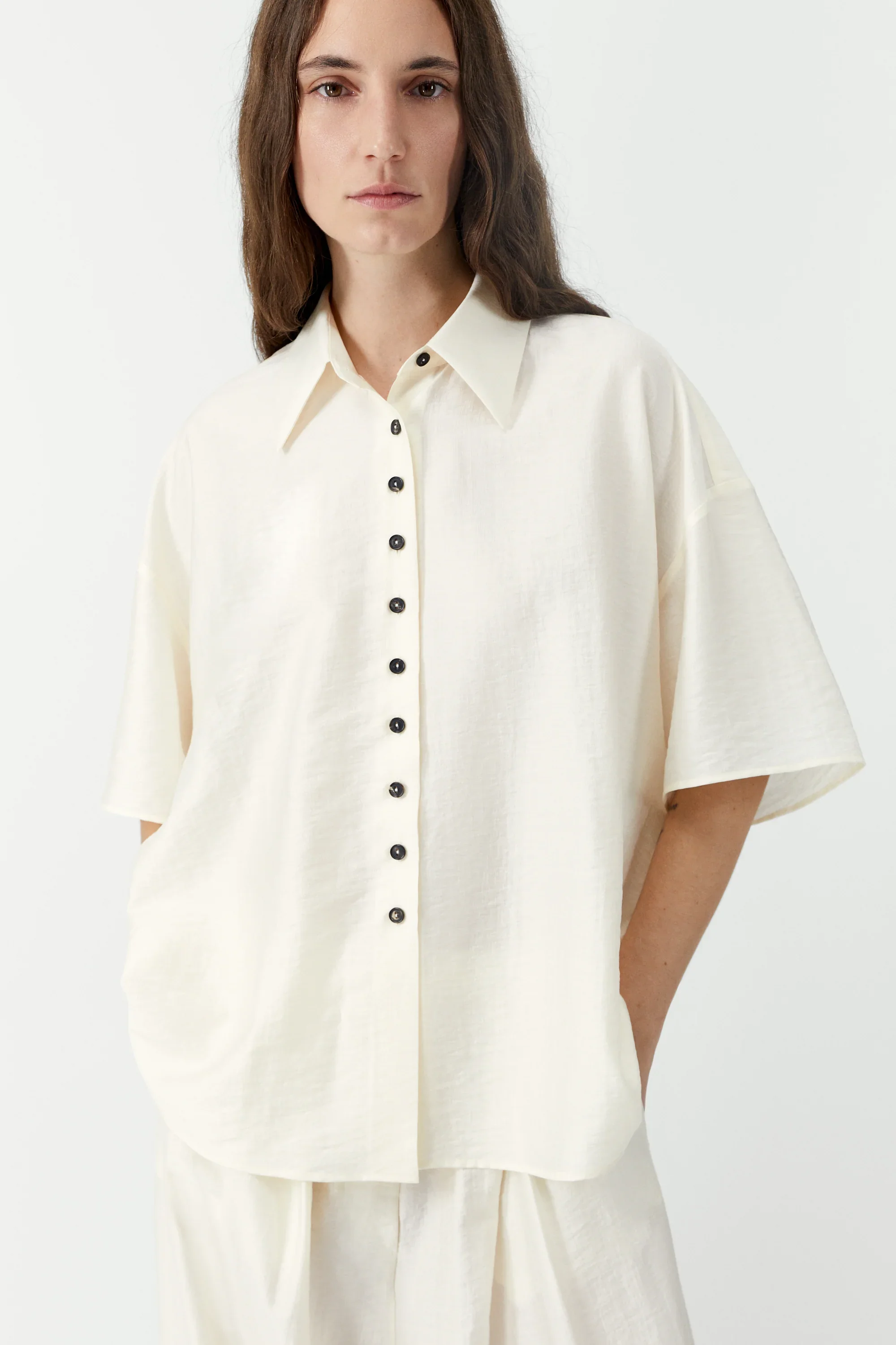 cordera-ss26-short-sleeve-shirt-marfil-2.webp