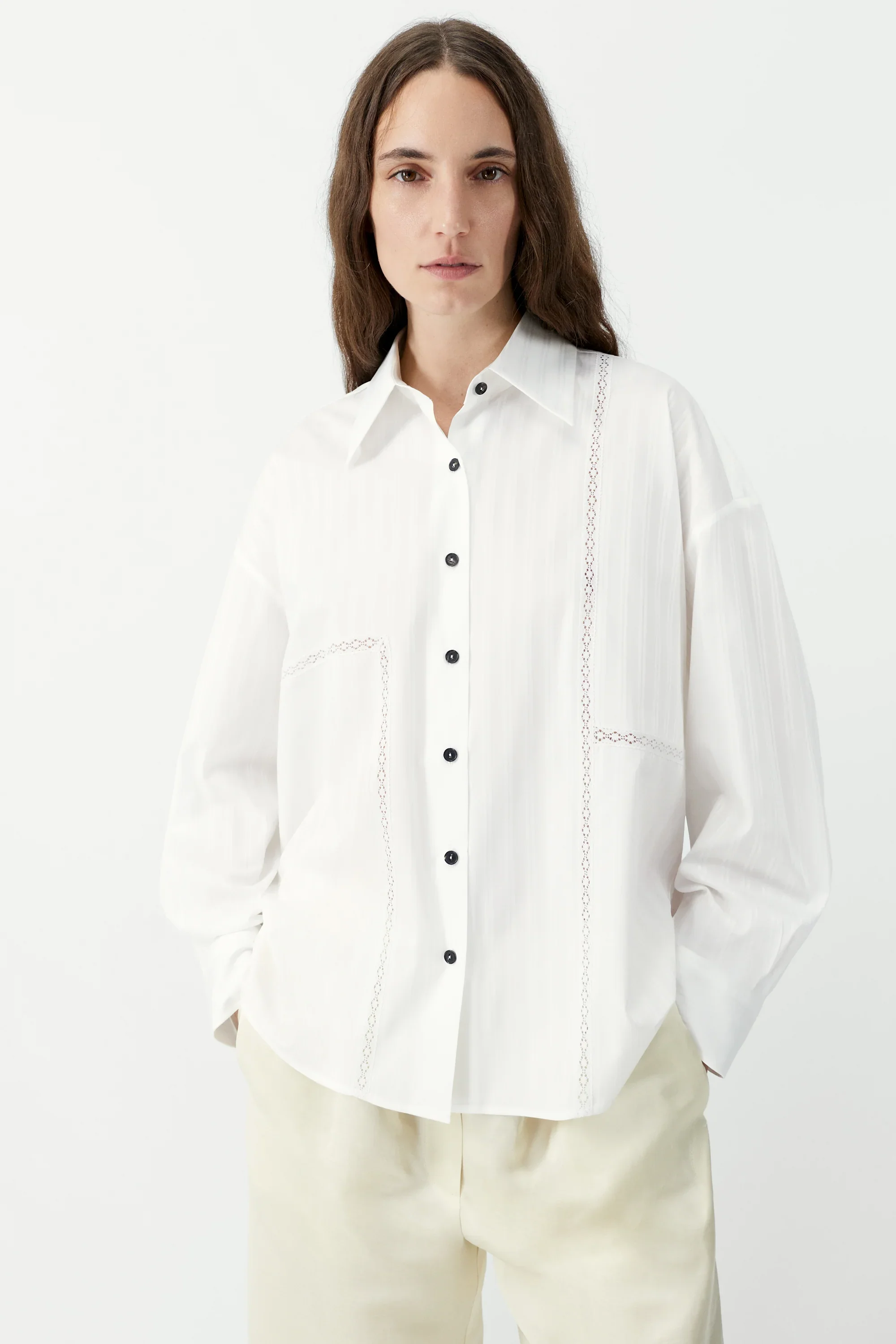 cordera-ss26-oversized-lace-shirt-white-2.webp