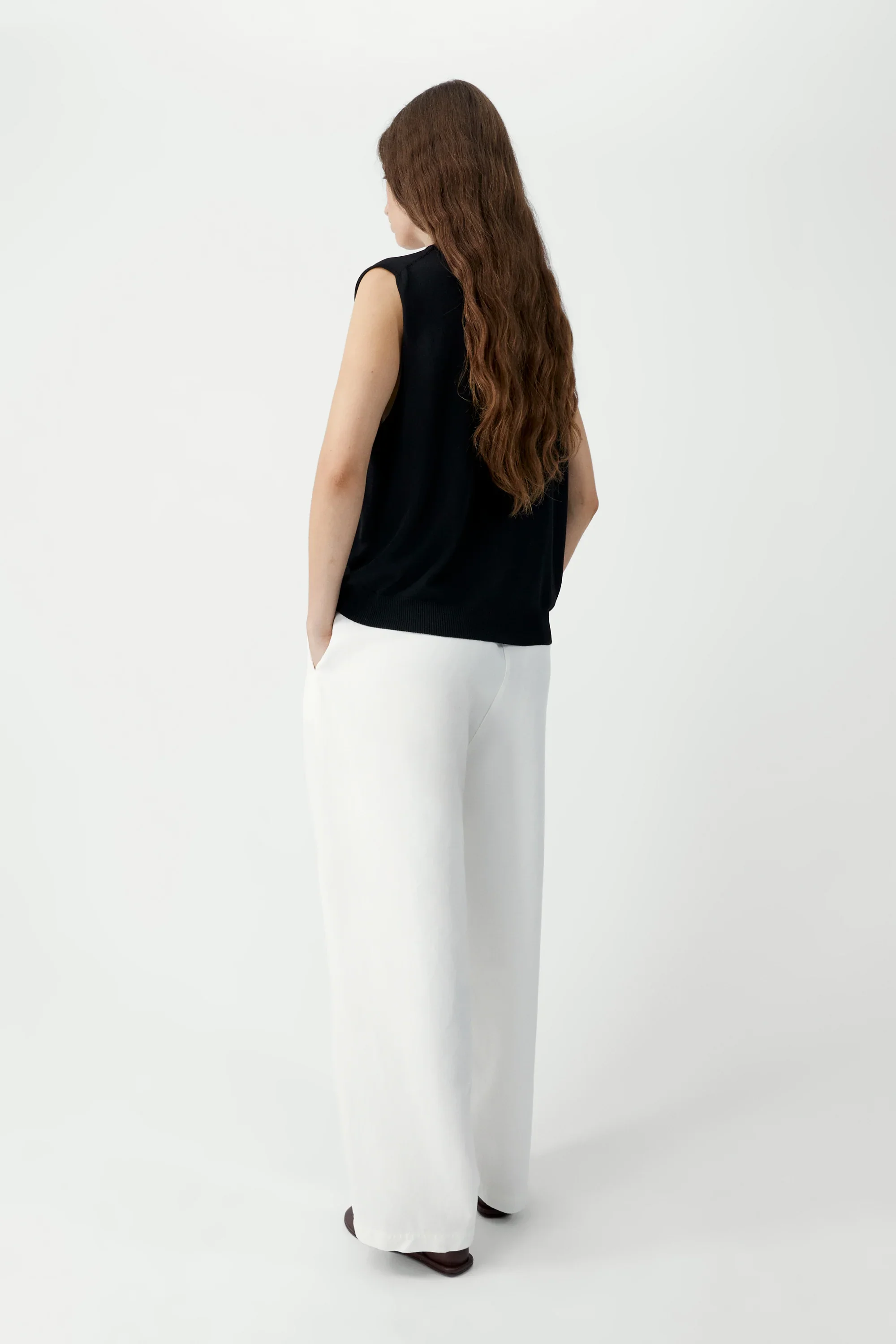 cordera-ss26-oversized-waistcoat-black-3.webp