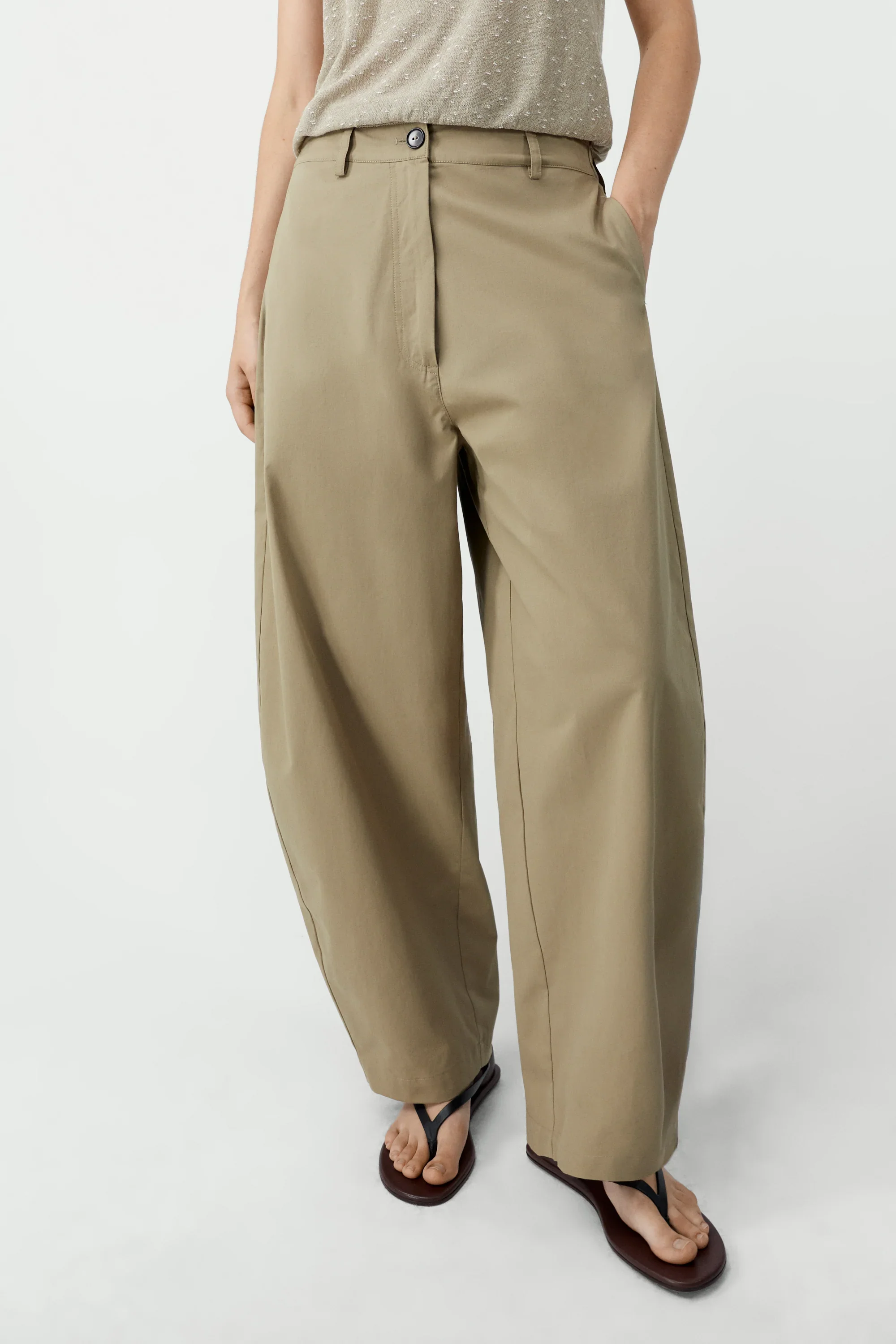cordera-ss26-cotton-curved-pants-camel-2.webp