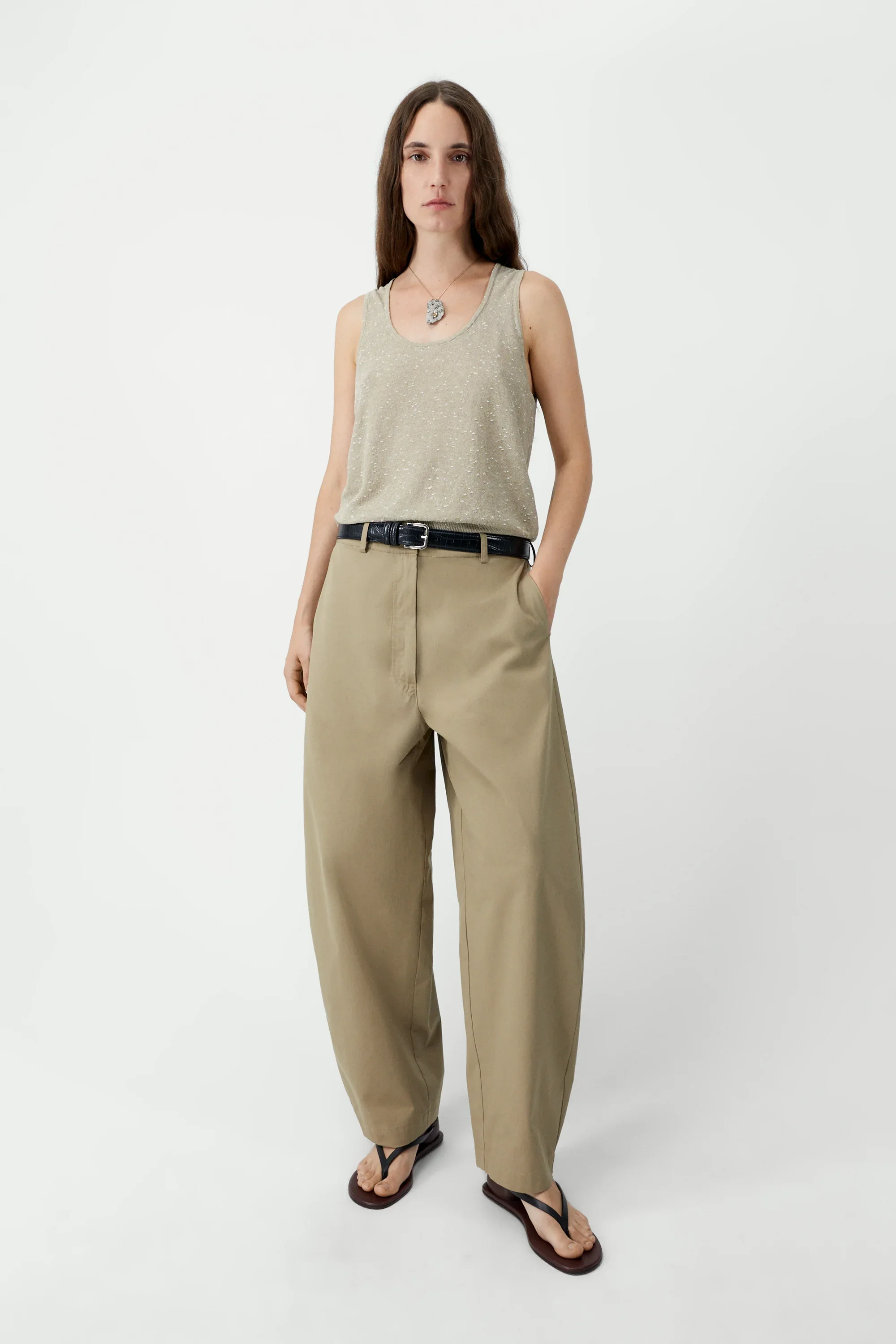 cordera-ss26-cotton-curved-pants-camel-1.webp