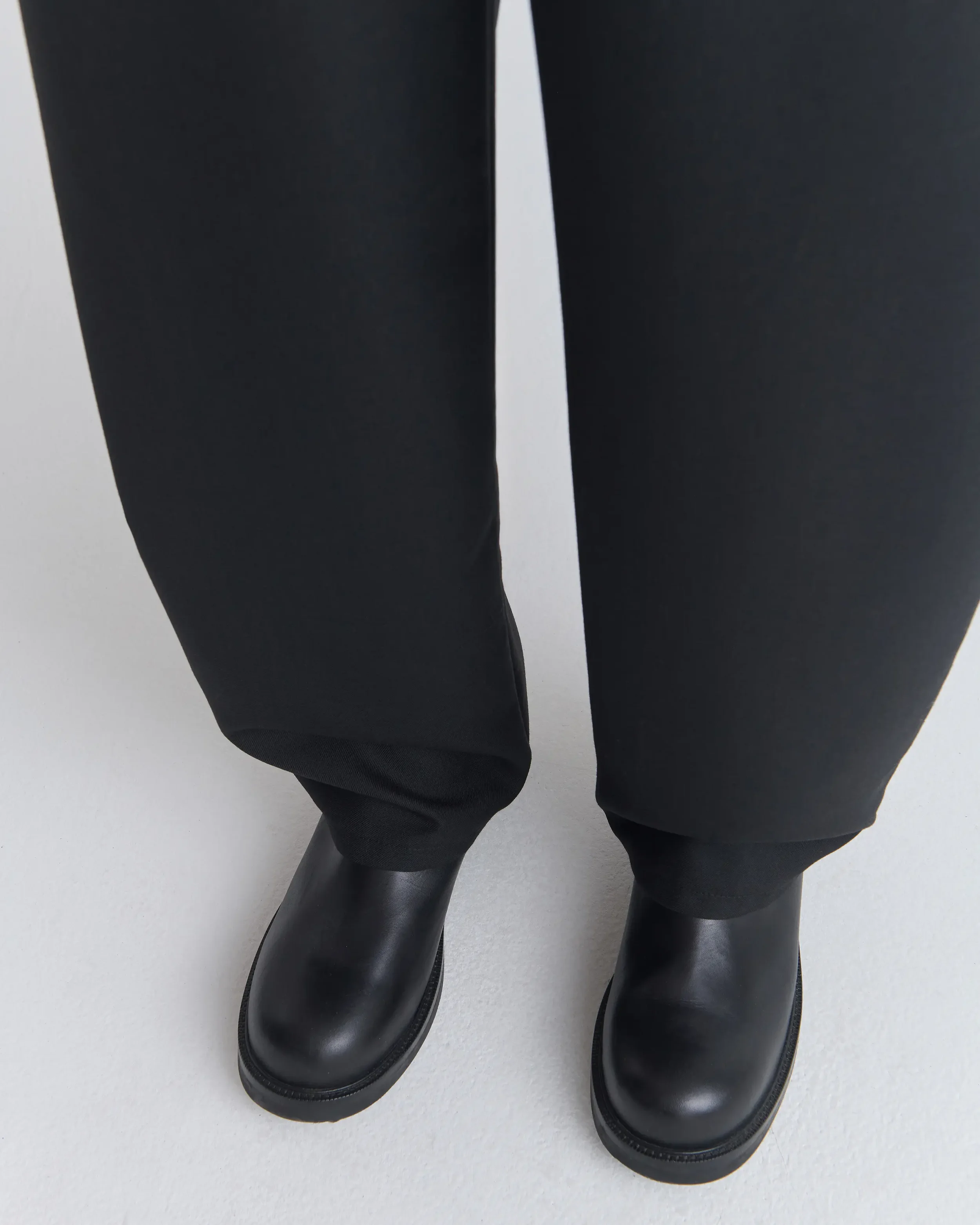 1478_f4434d1b2f-27_gino_trouser_fine_black_wool_1386-large.webp