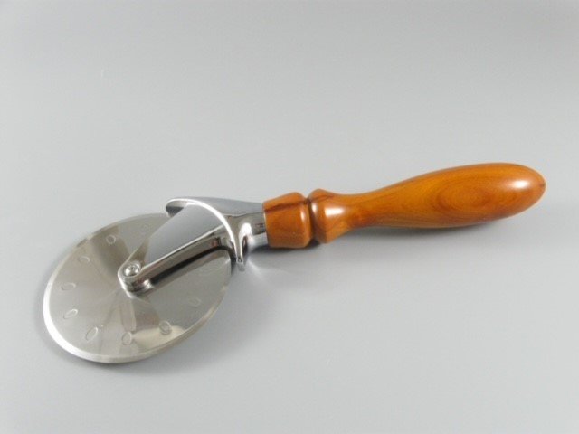 Maiorano-pizza cutter.jpg