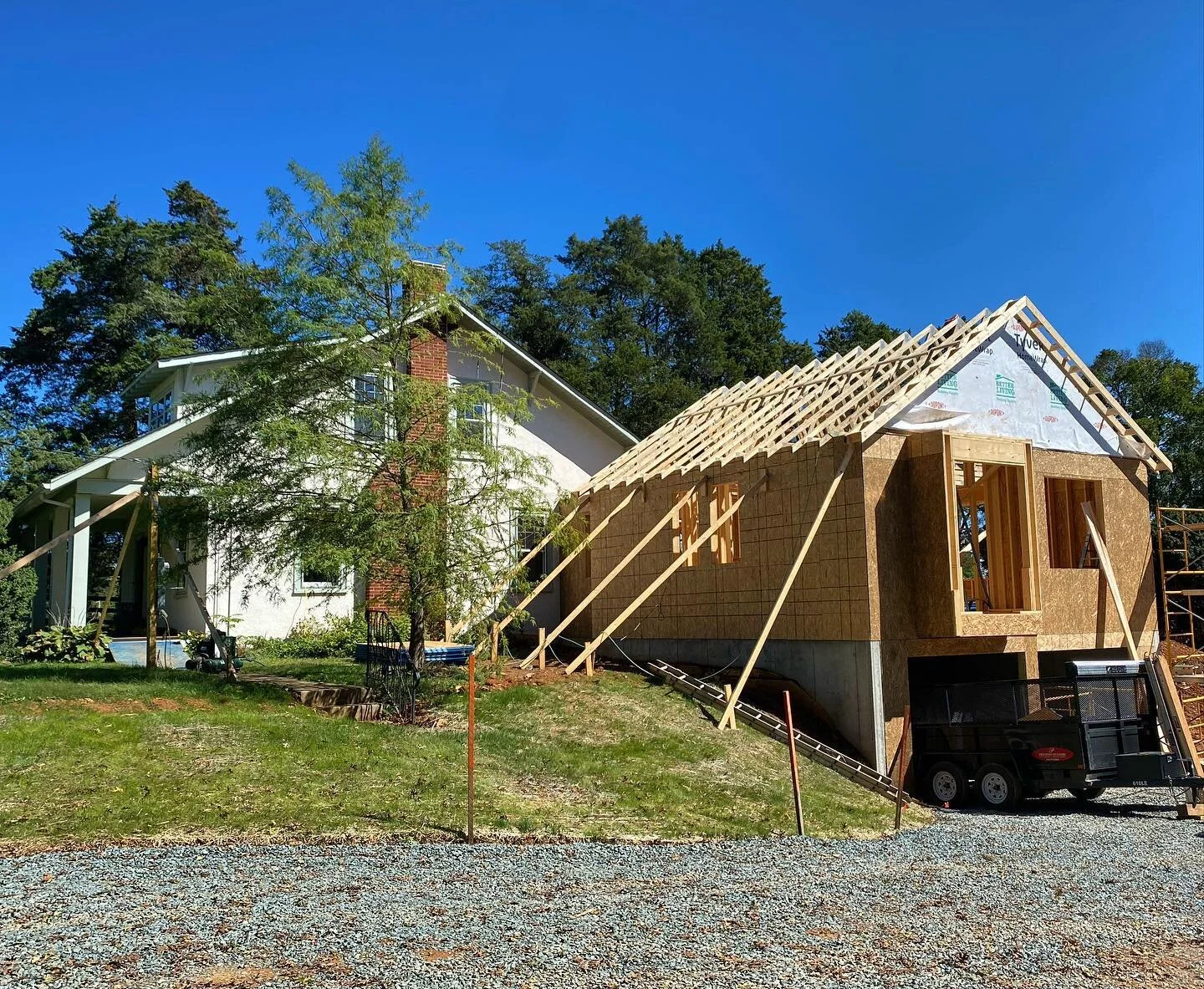 Beautiful day for a site visit! Trusses are up ✔️