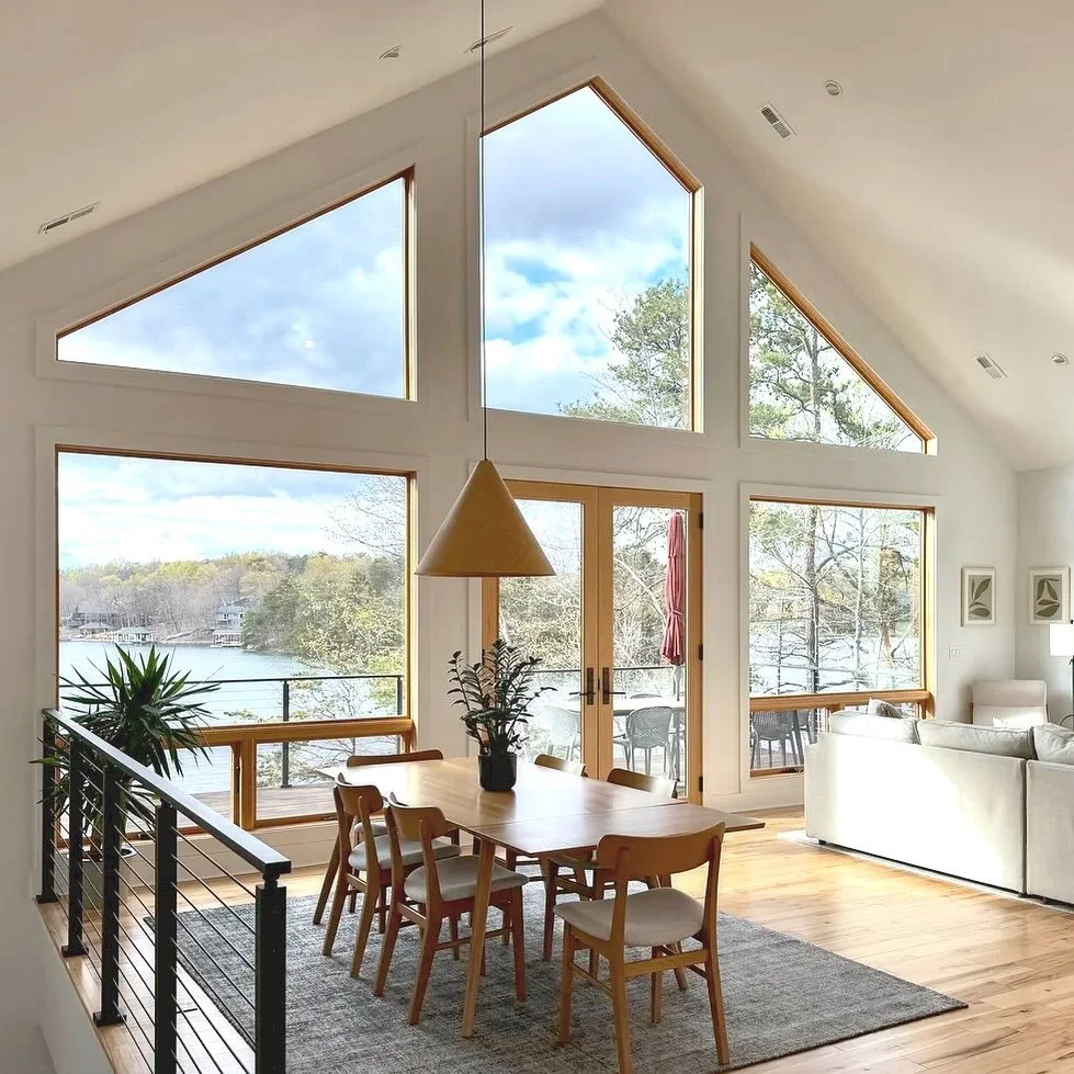 This lake house was designed for family time and relaxation - wishing you plenty of both this holiday season ✨