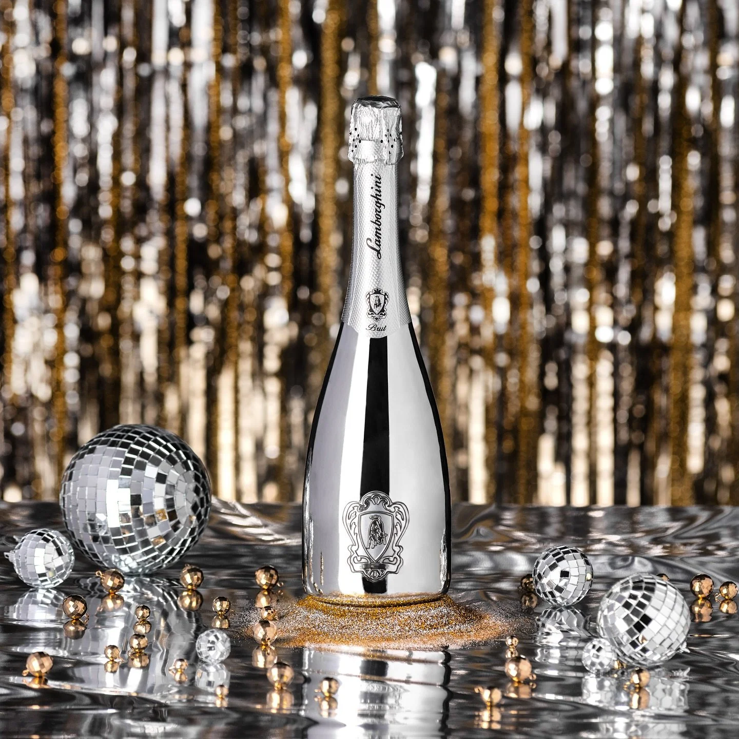 Celebrate the Holidays in Style with Lamborghini Brut Spumante Platinum Edition!
Embrace the shimmering elegance and sparkling taste that will elevate every festive moment. 
This season, make it unforgettable! 
✨✨✨
Let your moments shine brighter.
Ta