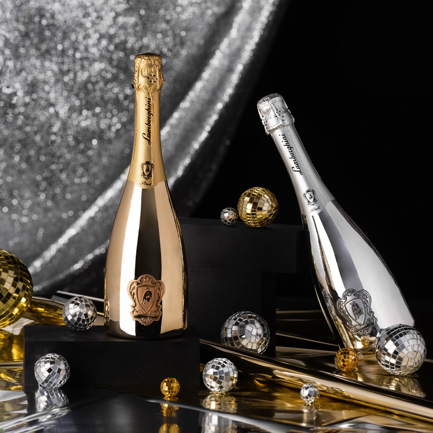 Celebrate the art of elegance 
Lamborghini Brut Spumante Gold &amp; Platinum Edition: a symphony of luxury and style for your most unforgettable moments. 
Let every sip shine as brightly as your celebrations.
Which masterpiece will light up your fest