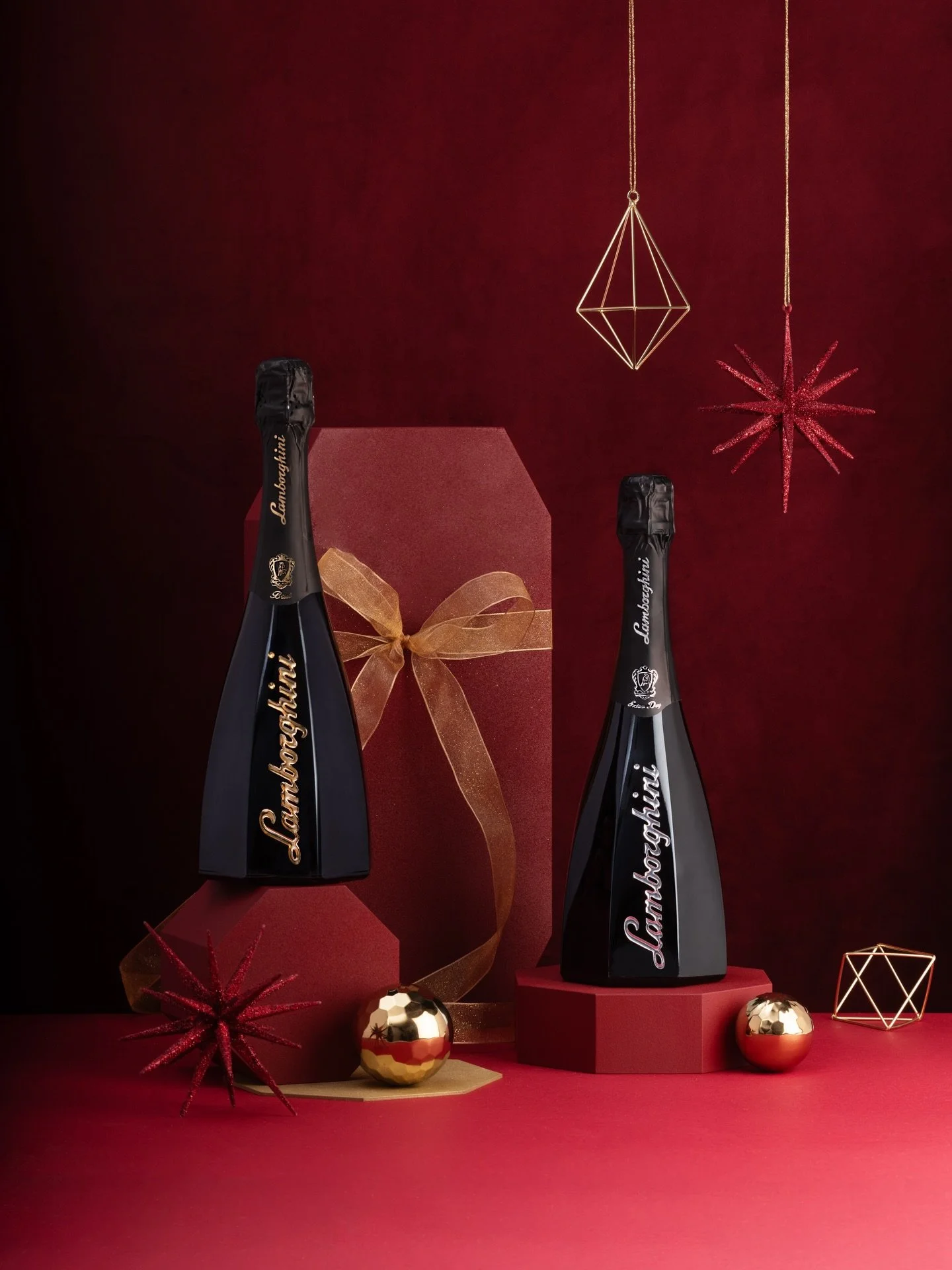 Two sparkling notes for the heart of the season &mdash; Ottagonale Gold and Silver, elegant, modern and unmistakably festive.
Ideal for gifting and celebrating in true Italian style.
A refined Christmas gift for someone special.
💫
Tag your celebrati