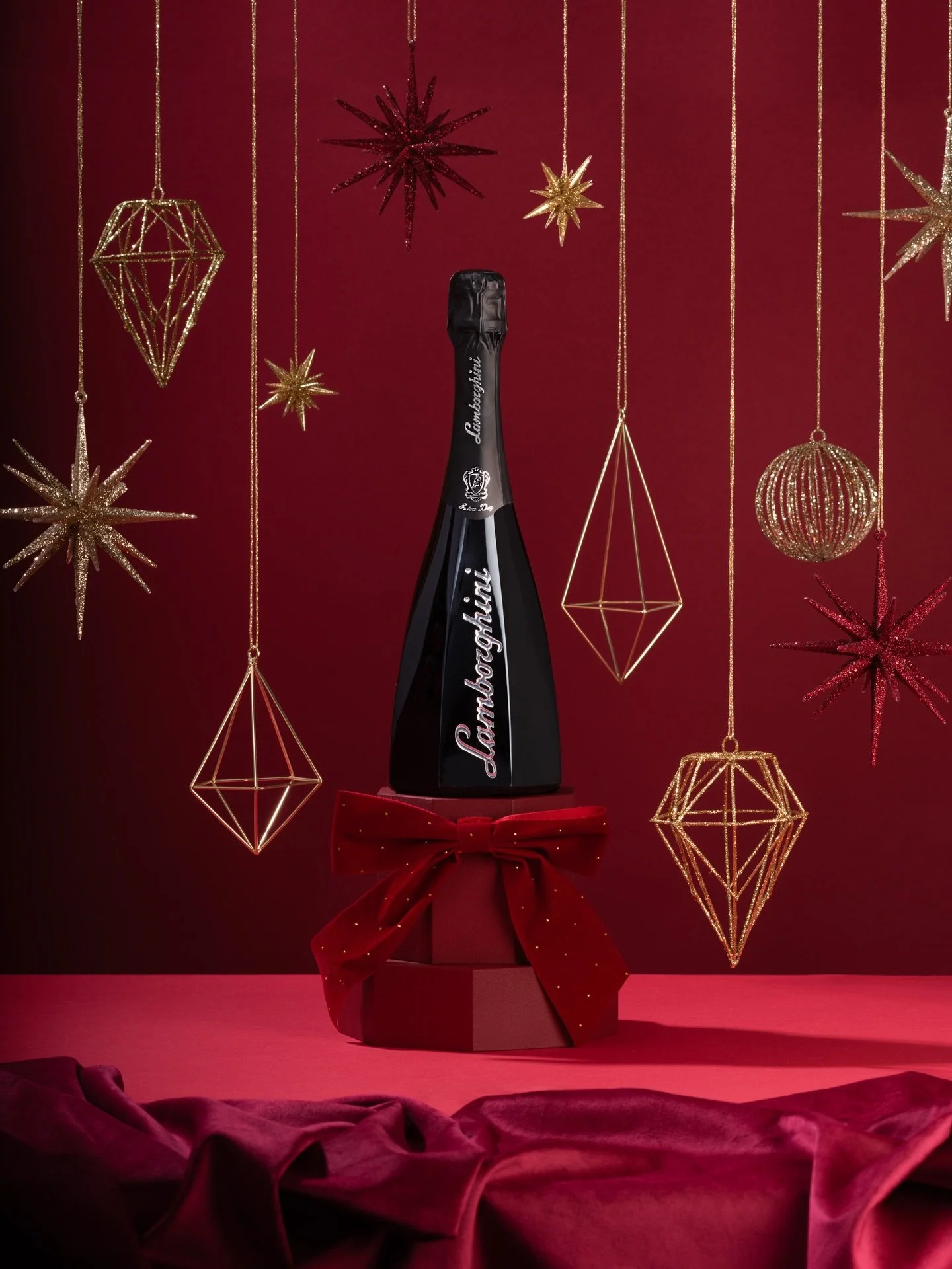 Red and gold framing a single sparkling statement at the center of the season &mdash; the refined elegance of Ottagonale Silver.
A signature touch for the season&rsquo;s most beautiful celebrations.
🥂
Who would you raise a glass with?

Tag your cele