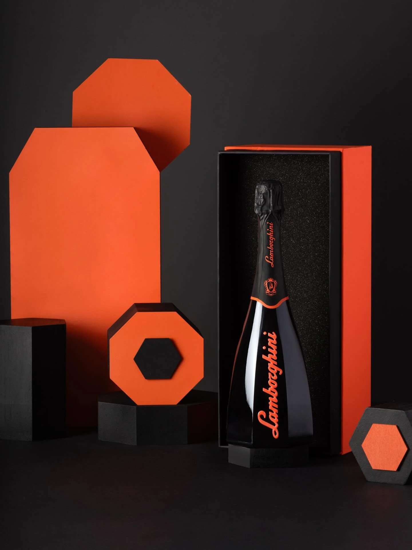 A bold signature &mdash; Ottagonale Orange, Brut Spumante.
Designed to stand out, created for unforgettable celebrations.
A sparkling statement with unmistakable character. 
✨

Tag your celebrations with #LamborghiniWine!
#lamborghini #sparklingwine 