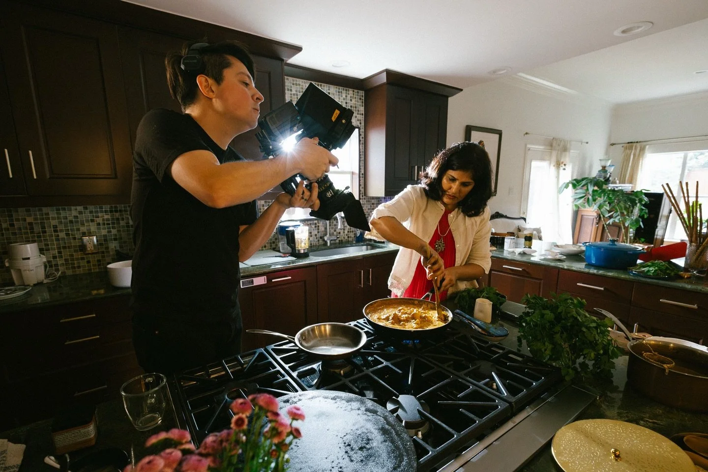 Not every day the talent cooks a whole meal and insists we all stop to eat. We captured a bit of @spicytude_spices journey from Farmers Market to @heb shelves!
📸: @whiskeydangerhotel 

#questfortexas #documentary #filmmaking #productioncompany #dfw