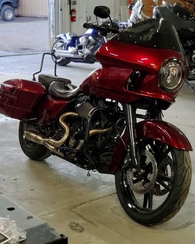 Hopefully this sweet Roadking /FXRT fairing conversion makes you feel slightly warmer and slightly fuzzier.
Short of installing the vent covers and the new LS seat it's done. Hot n ready little Caesars style.

#harleydavidson #roadking #fxrt #russwer